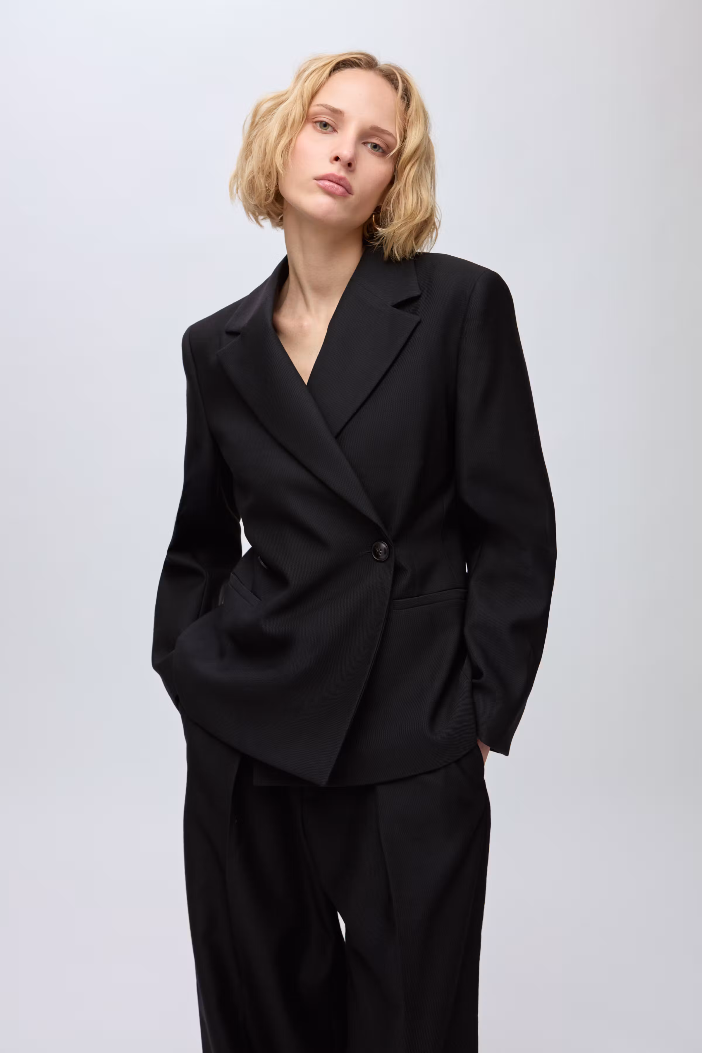 IOJolene Blazer LOOKBOOK FRONT 30600129-BK999