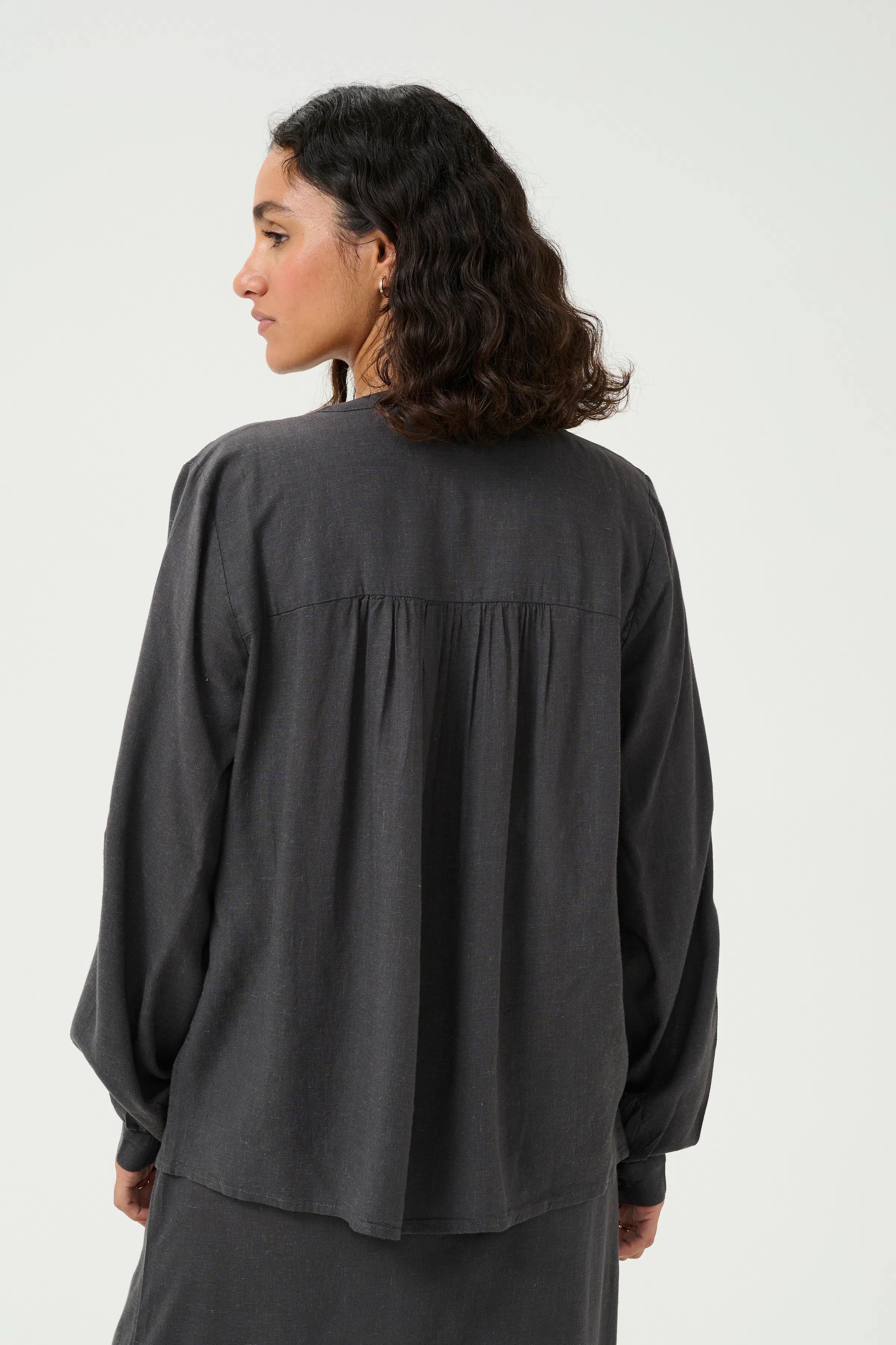 KAmilia Lin bluse LOOKBOOK BACK 10508313-190205