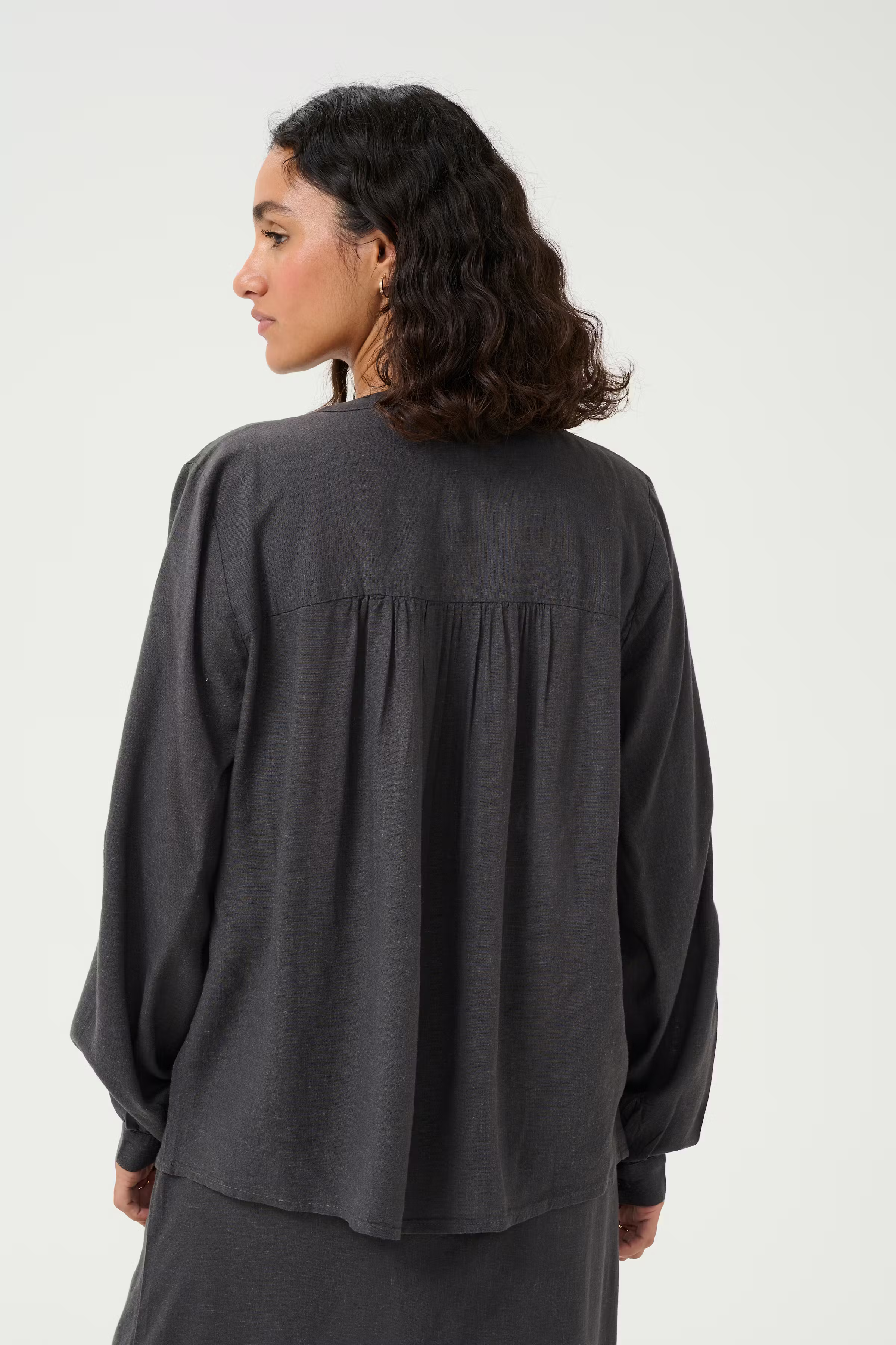 KAmilia Linnen blouse LOOKBOOK BACK 10508313-190205