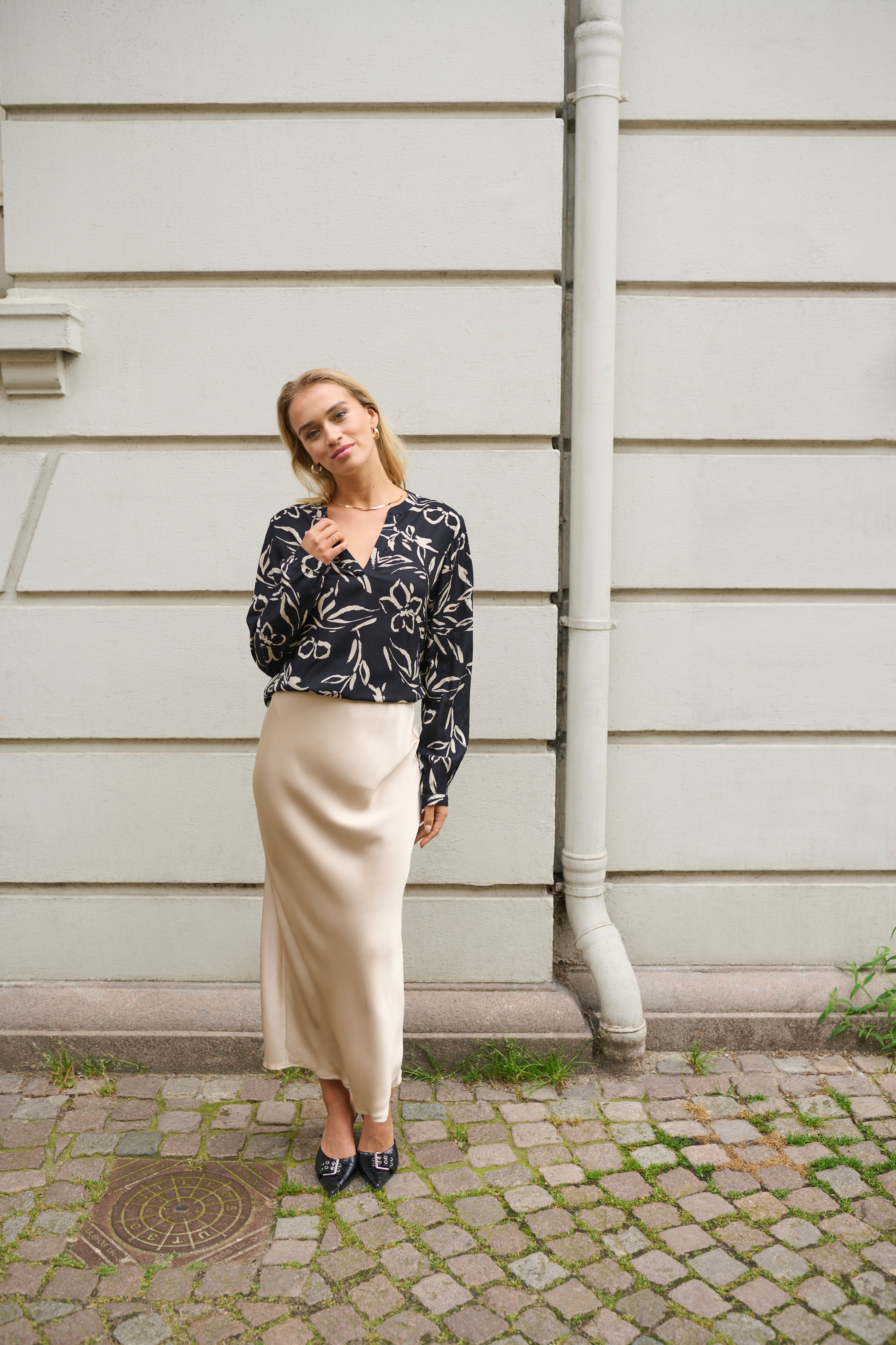 KAditte Blus LOCATION NONE 10507919-106278