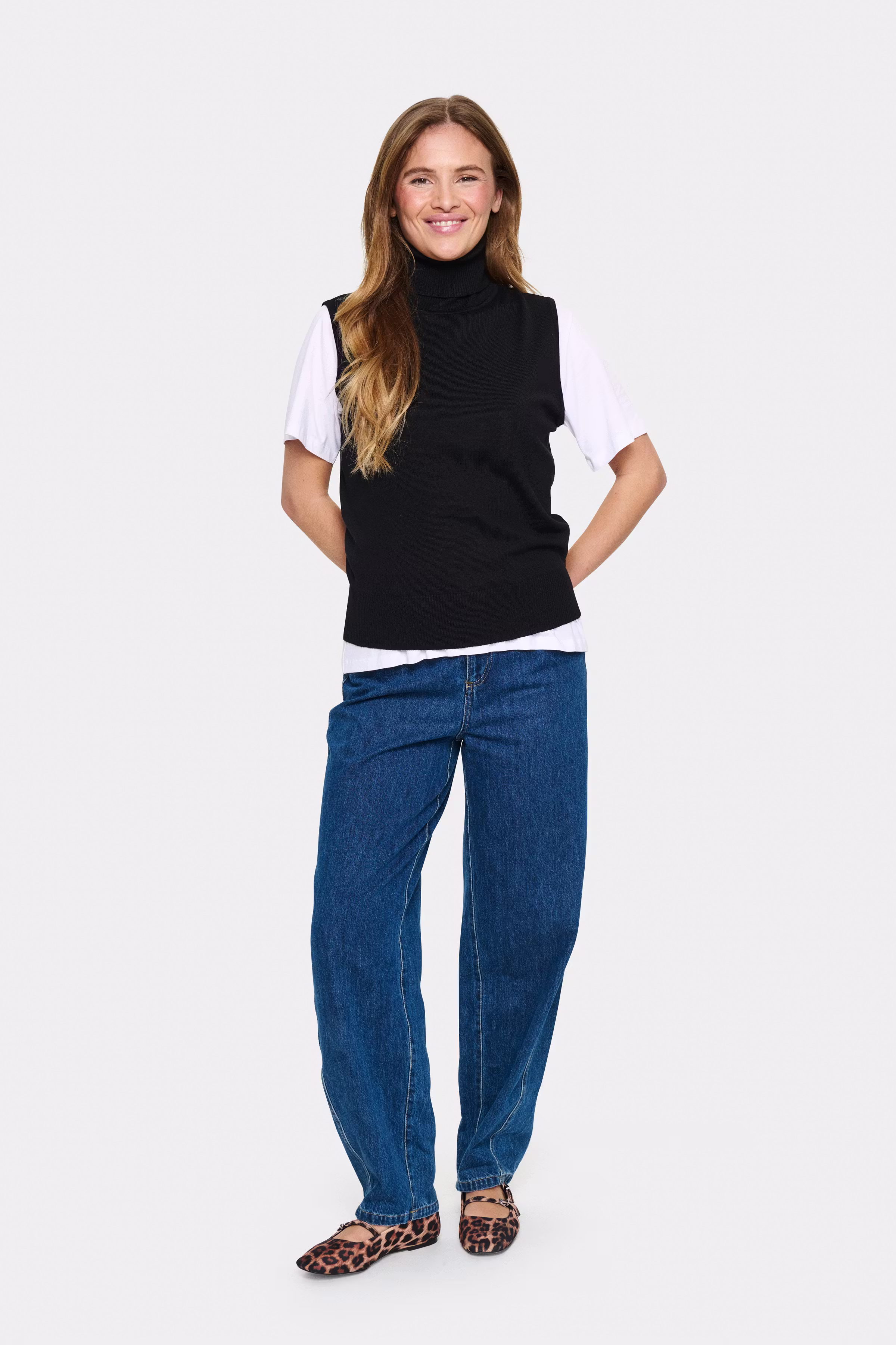 MilaSZ Vest LOOKBOOK FRONT 30511754-193911