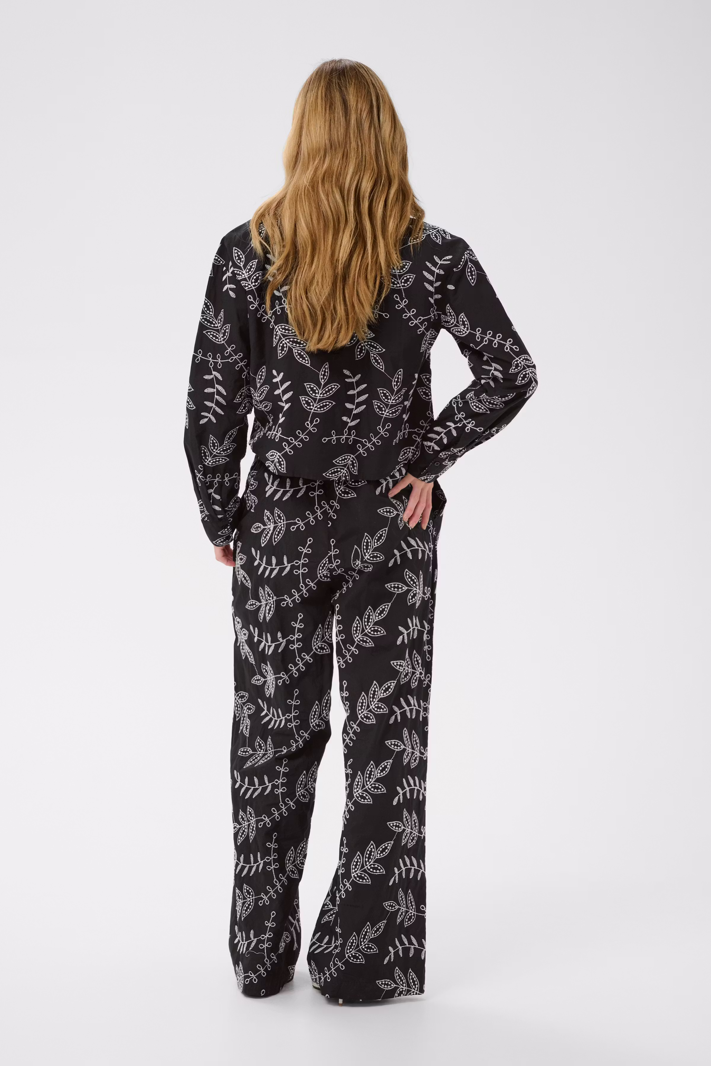 KAelora Trousers LOOKBOOK BACK 10511310-109006