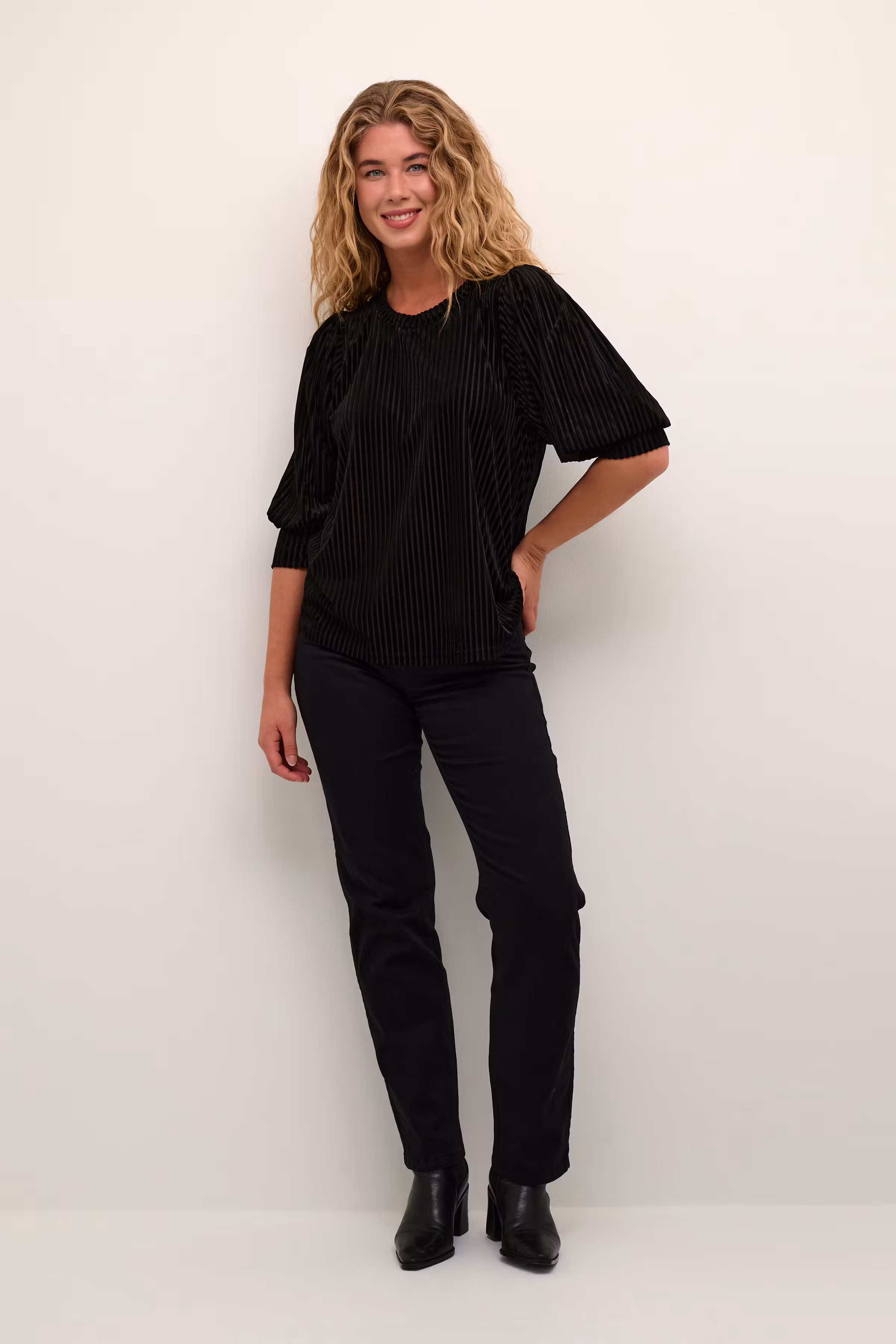 KAcaca Velourbluse LOOKBOOK FRONT 10503887-100121