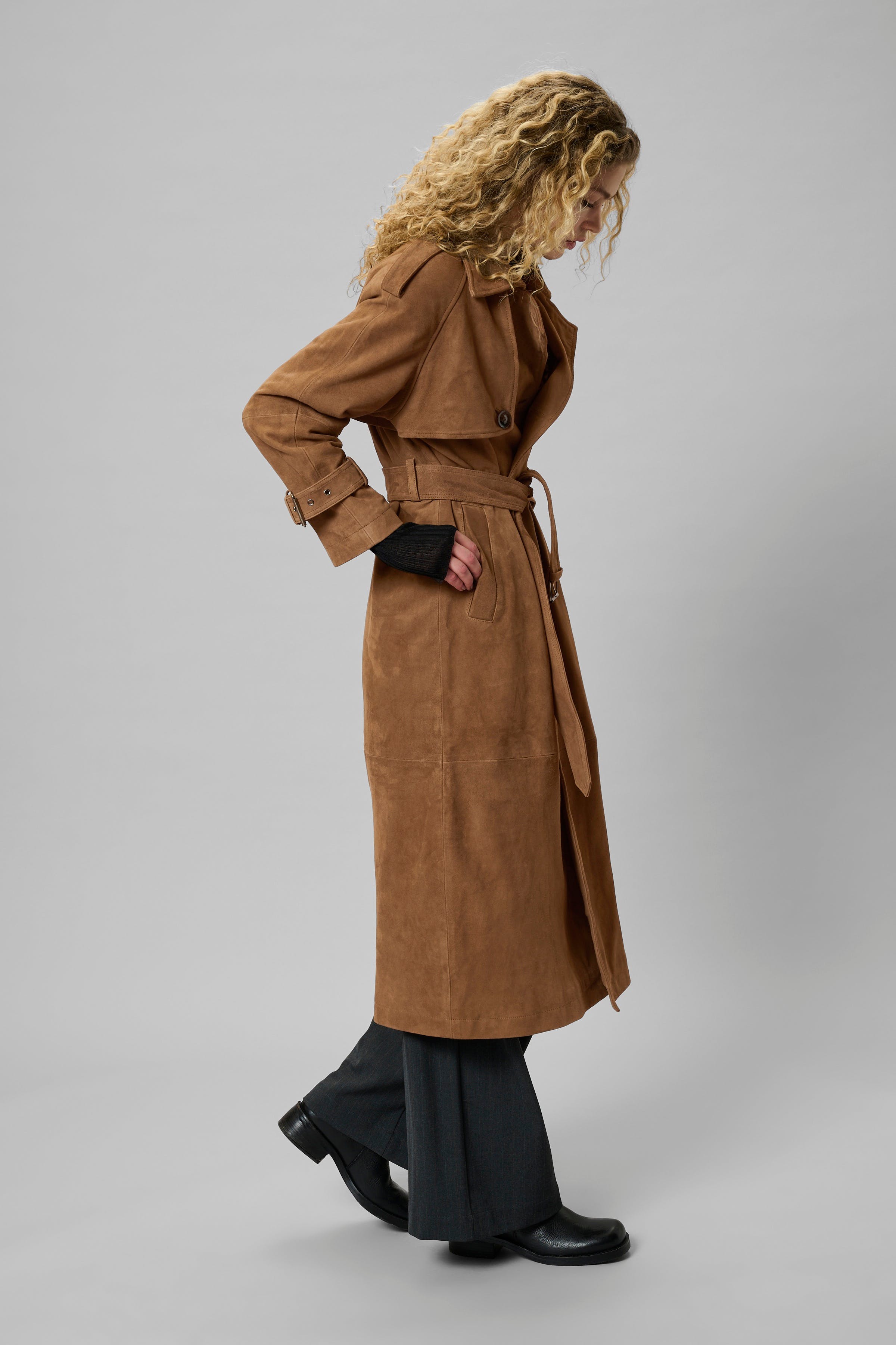 TaraMW Suede Trenchcoat LOOKBOOK FRONT 10704830-108673