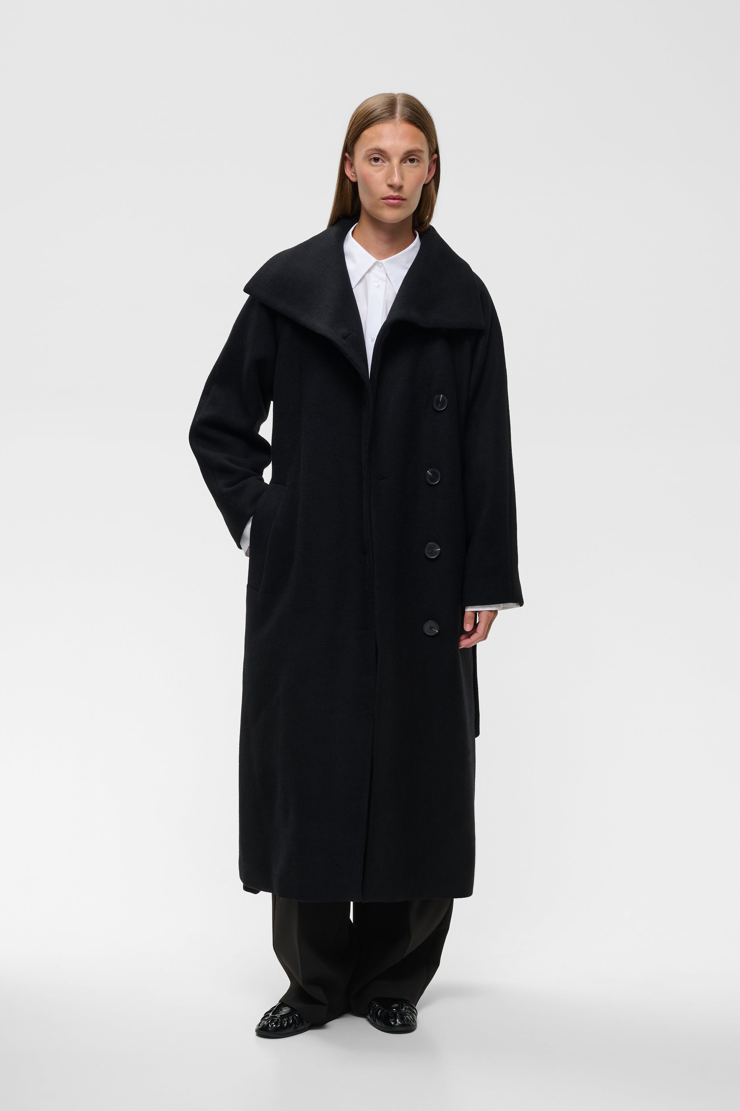ZORAHIW Mantel LOOKBOOK FRONT 30112648-194008