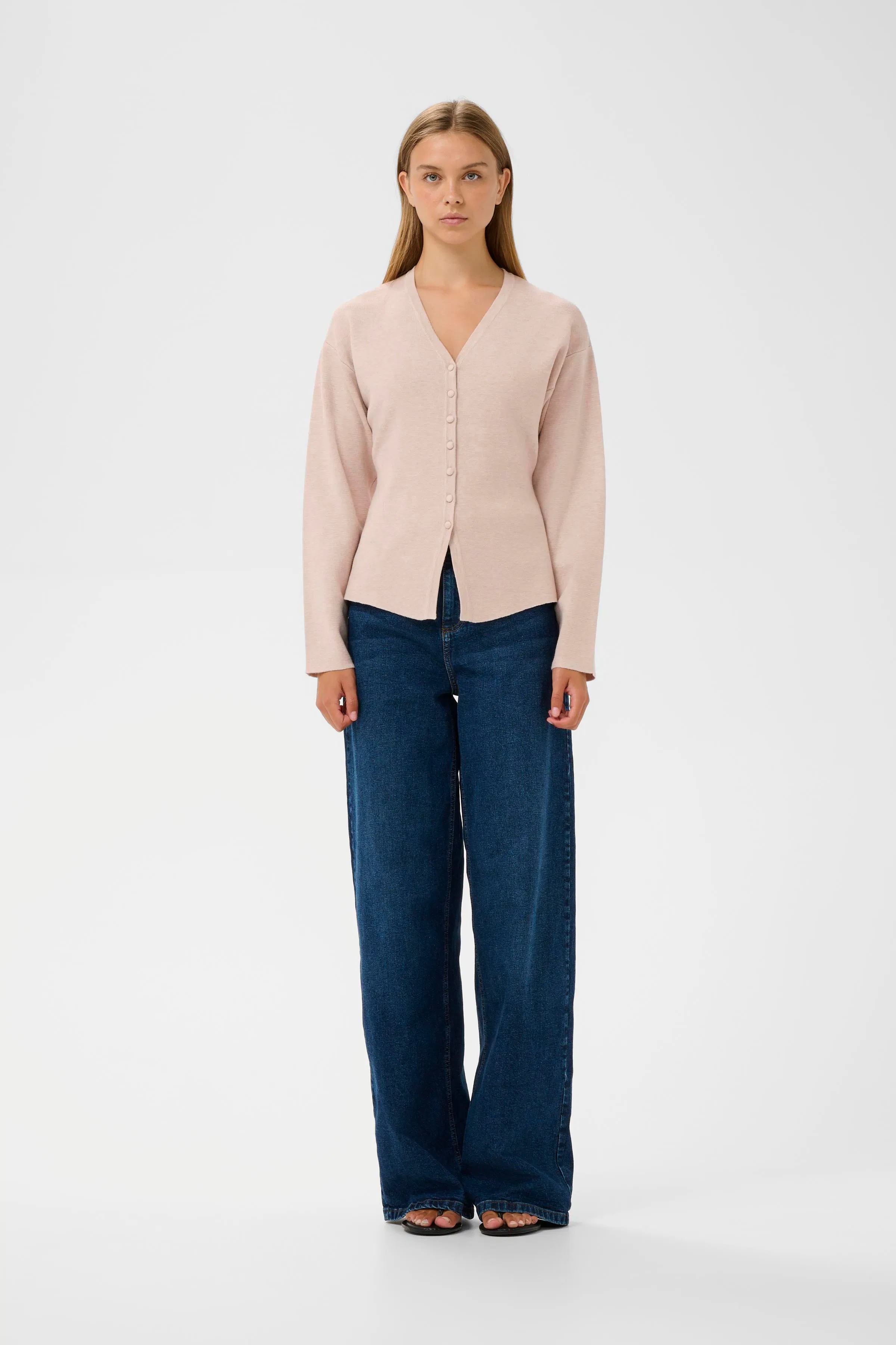 YenahIW Fitted Cardigan LOOKBOOK FRONT 30111125-1304031