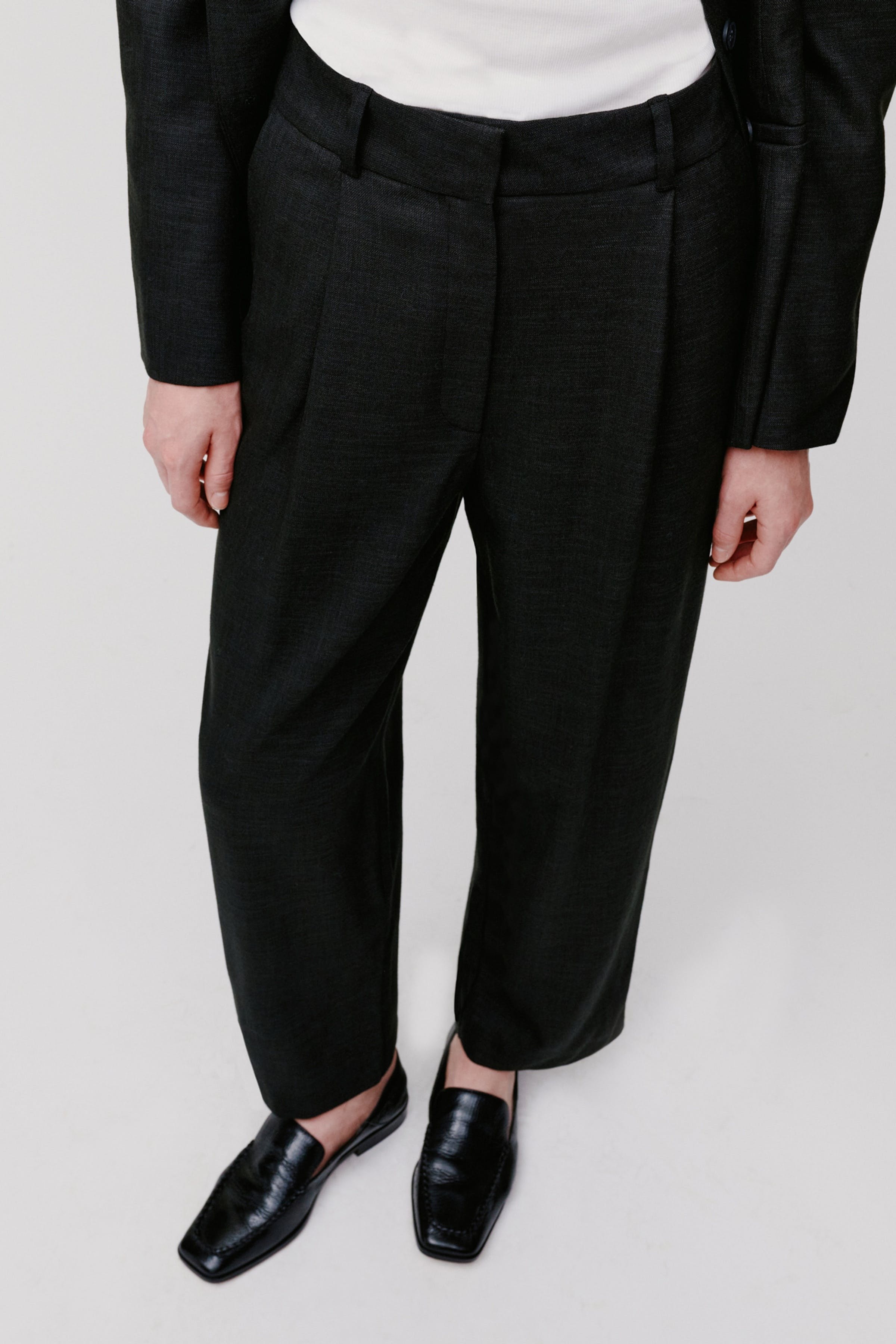 PERSEPHONE Hose LOOKBOOK FRONT 30600625-BK999