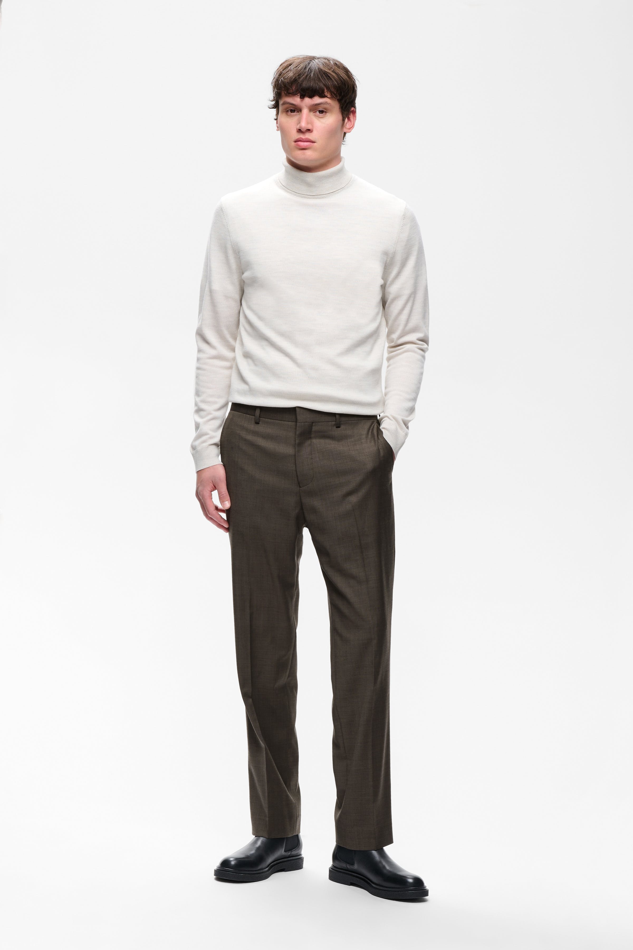 MAwesley Bukser LOOKBOOK FRONT 30209291-190812