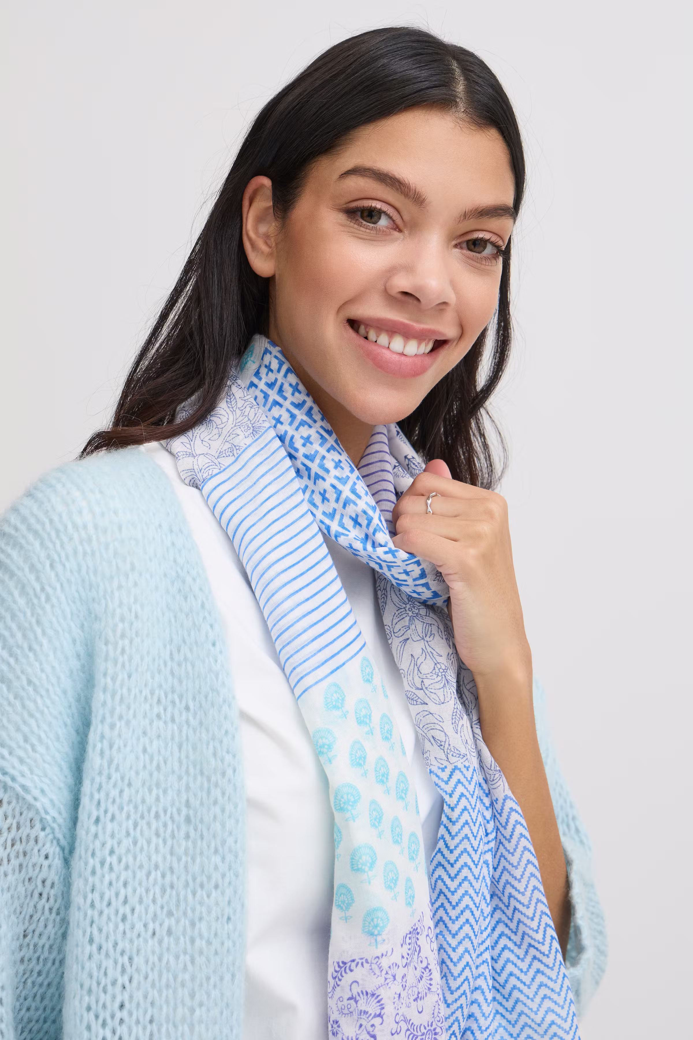 BAWILHANA Skjerf LOOKBOOK FRONT 20816063-203988