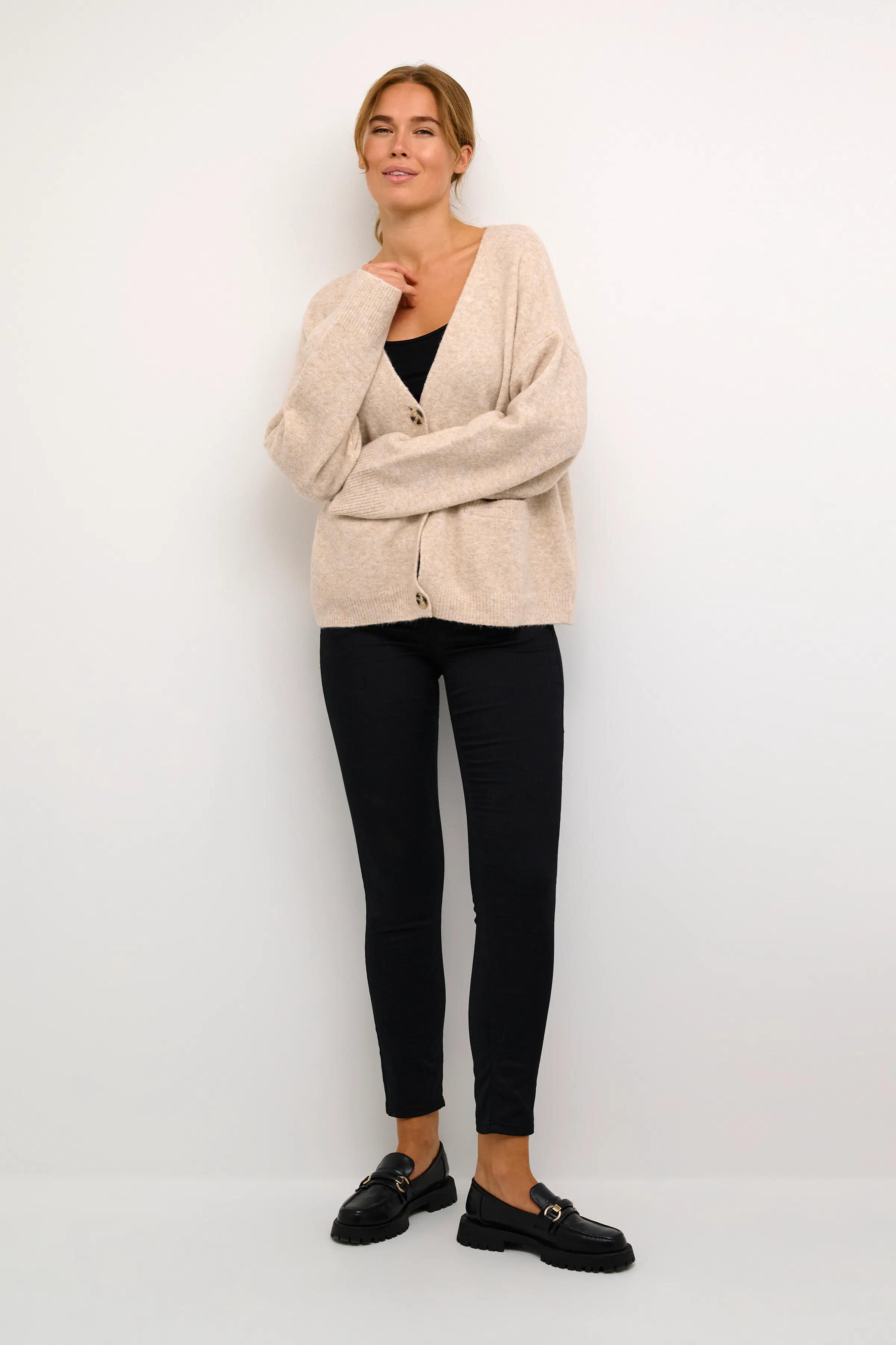 CRThora Cardigan LOOKBOOK FRONT 10613045-100807