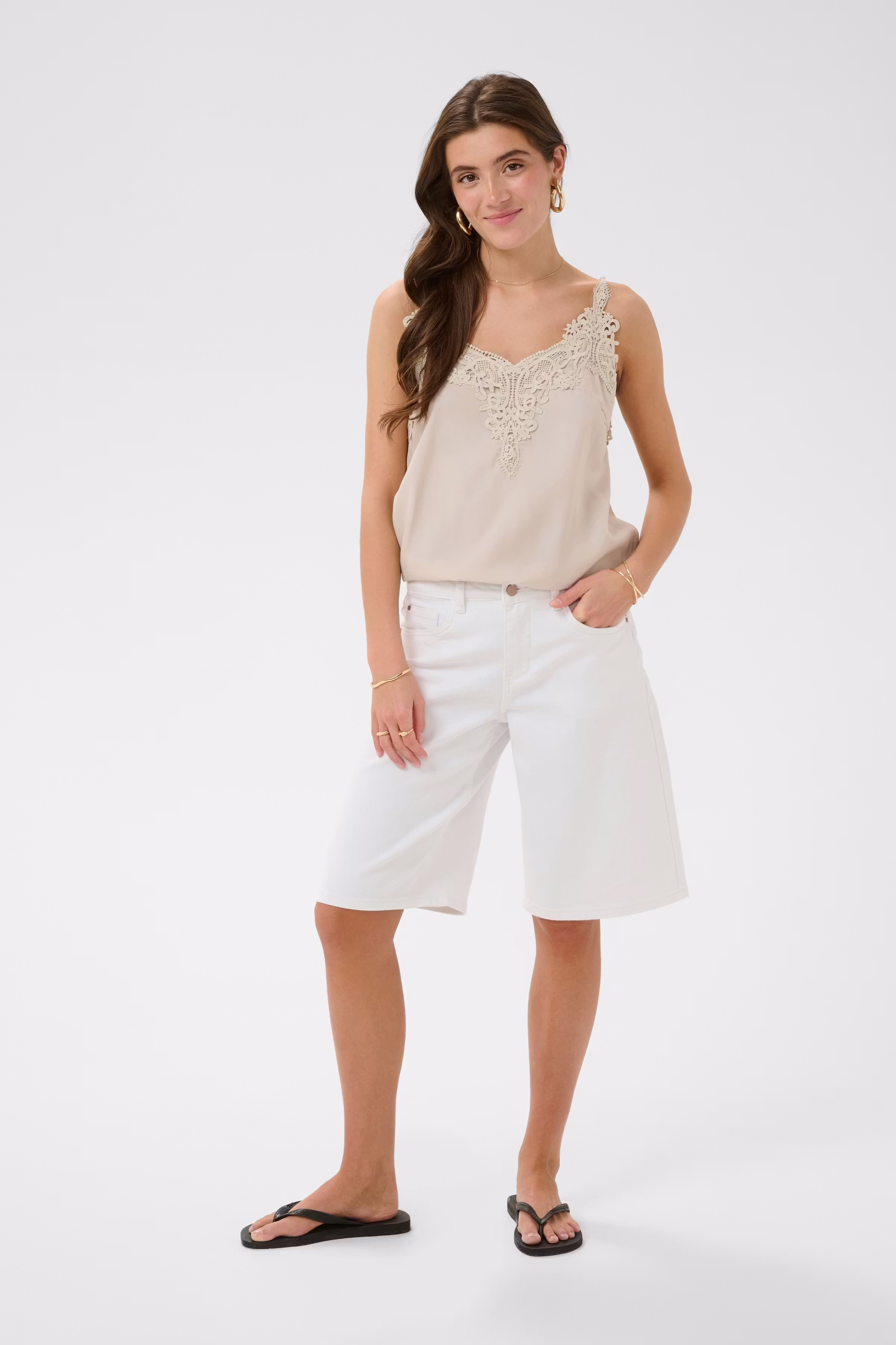 CRBotilde Shorts LOOKBOOK FRONT 10615372-110602