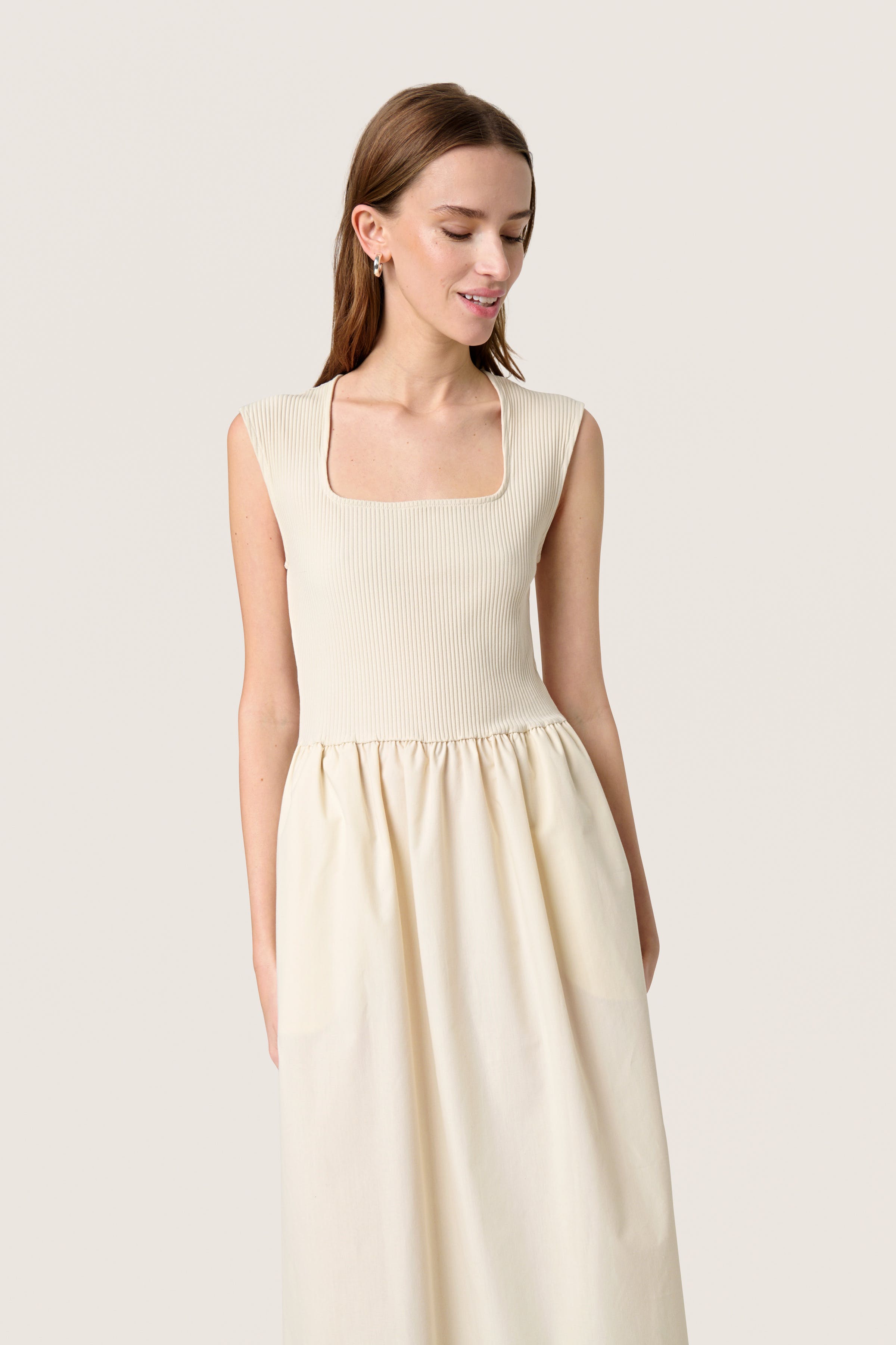 SLSimone Dress LOOKBOOK FRONT 30407490-130401