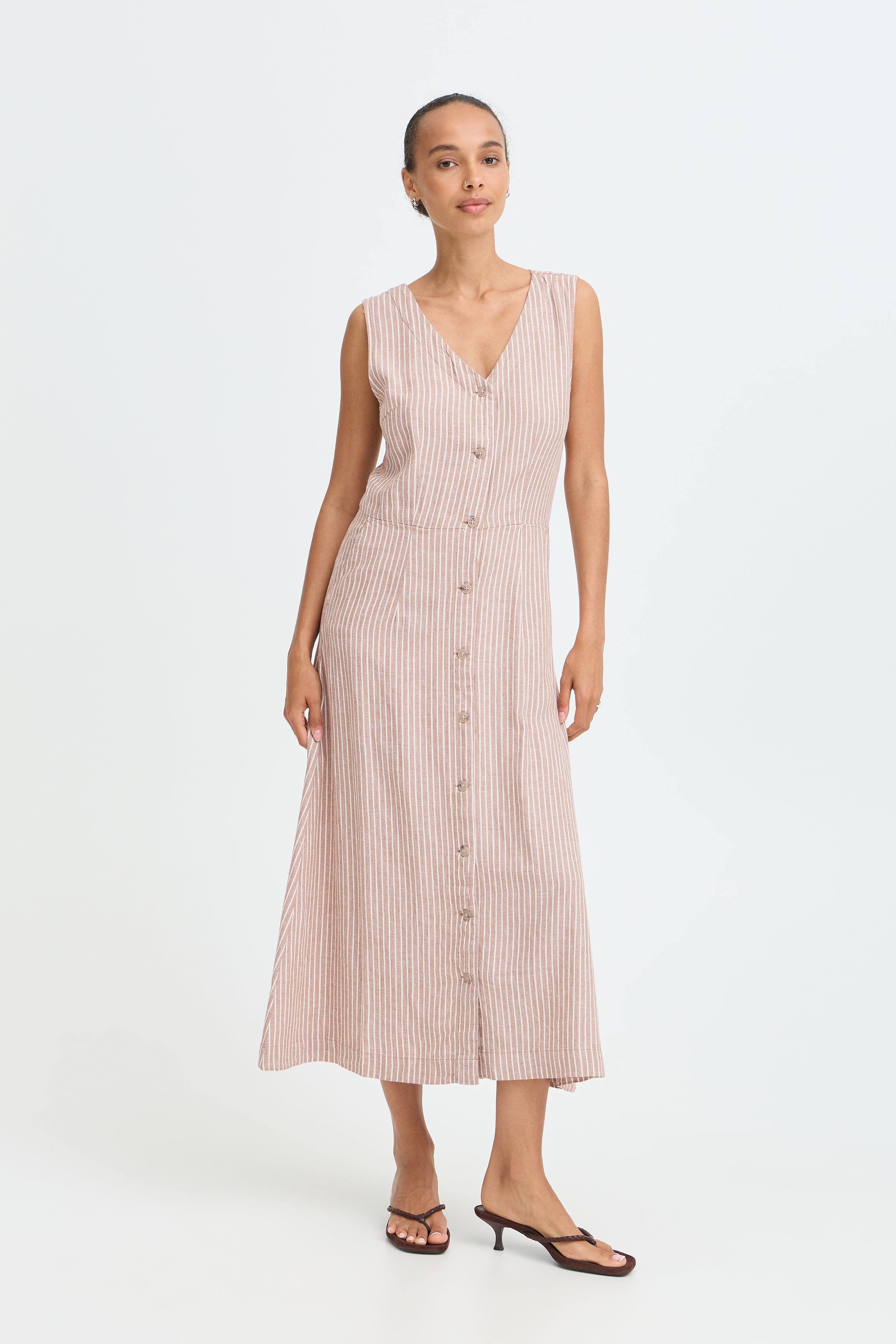 BYFALAKKA Klänning LOOKBOOK FRONT 20818826-900006870