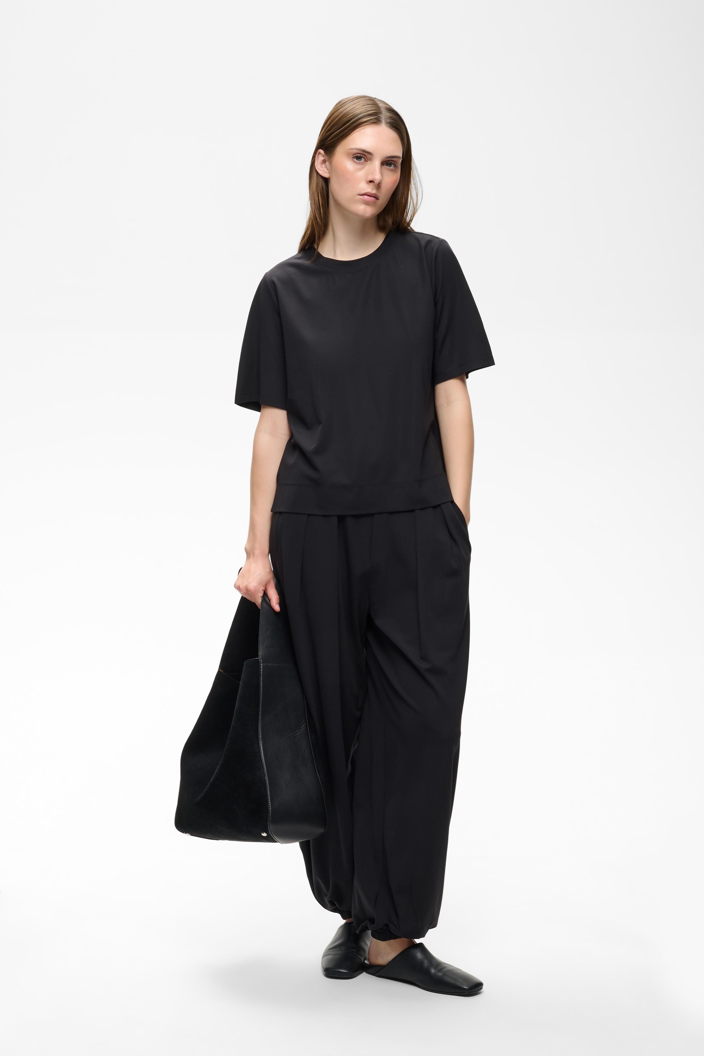 TrissaIW T-shirt LOOKBOOK FRONT 30111343-194008