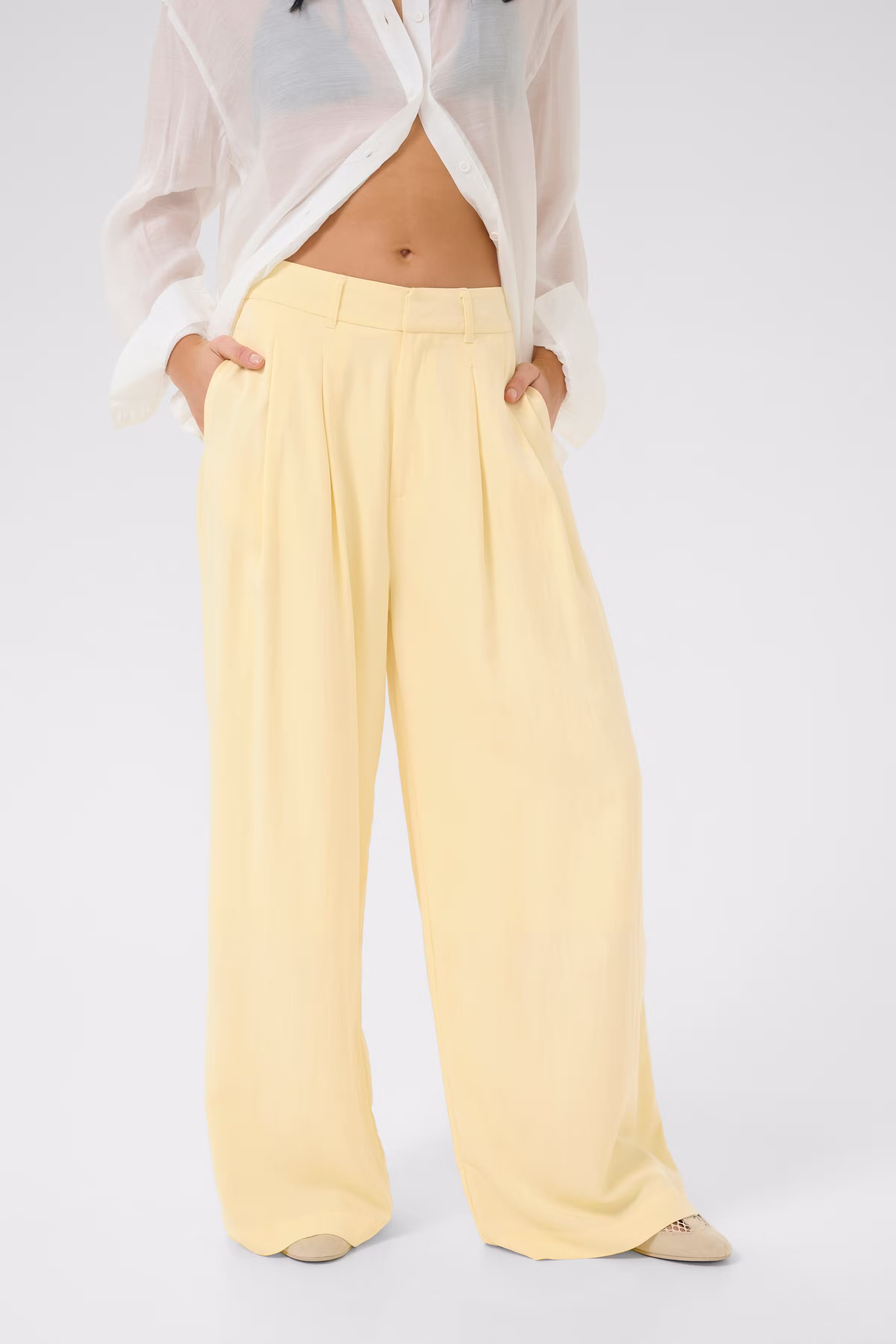 GildaMW Hose LOOKBOOK FRONT 10705139-120715