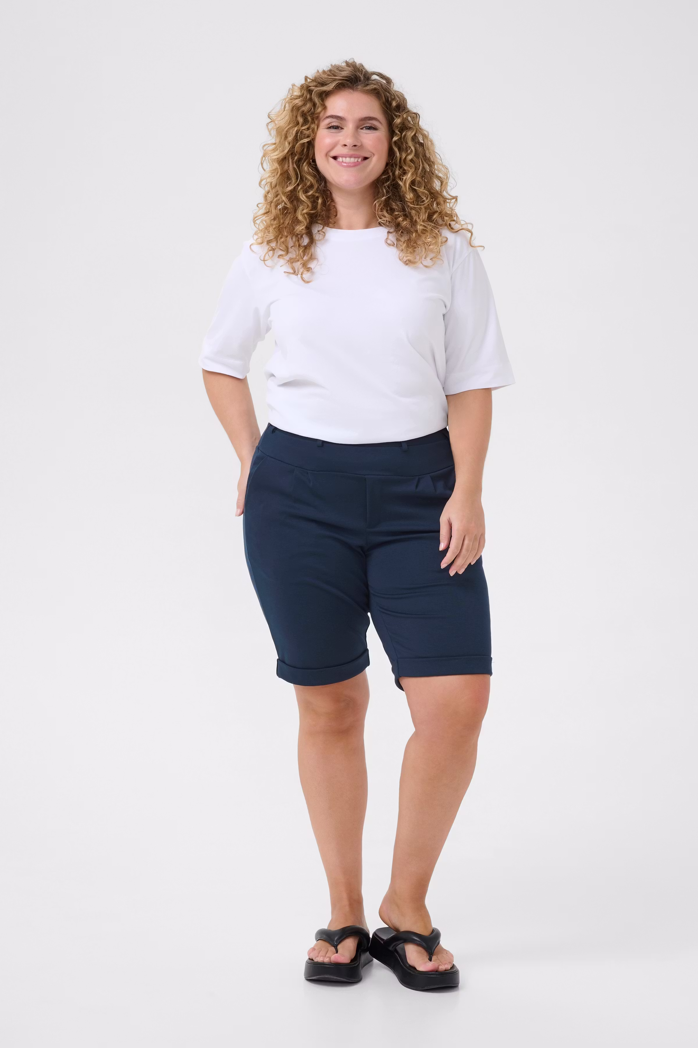 KCjenna Shorts LOOKBOOK FRONT 10582428-194020