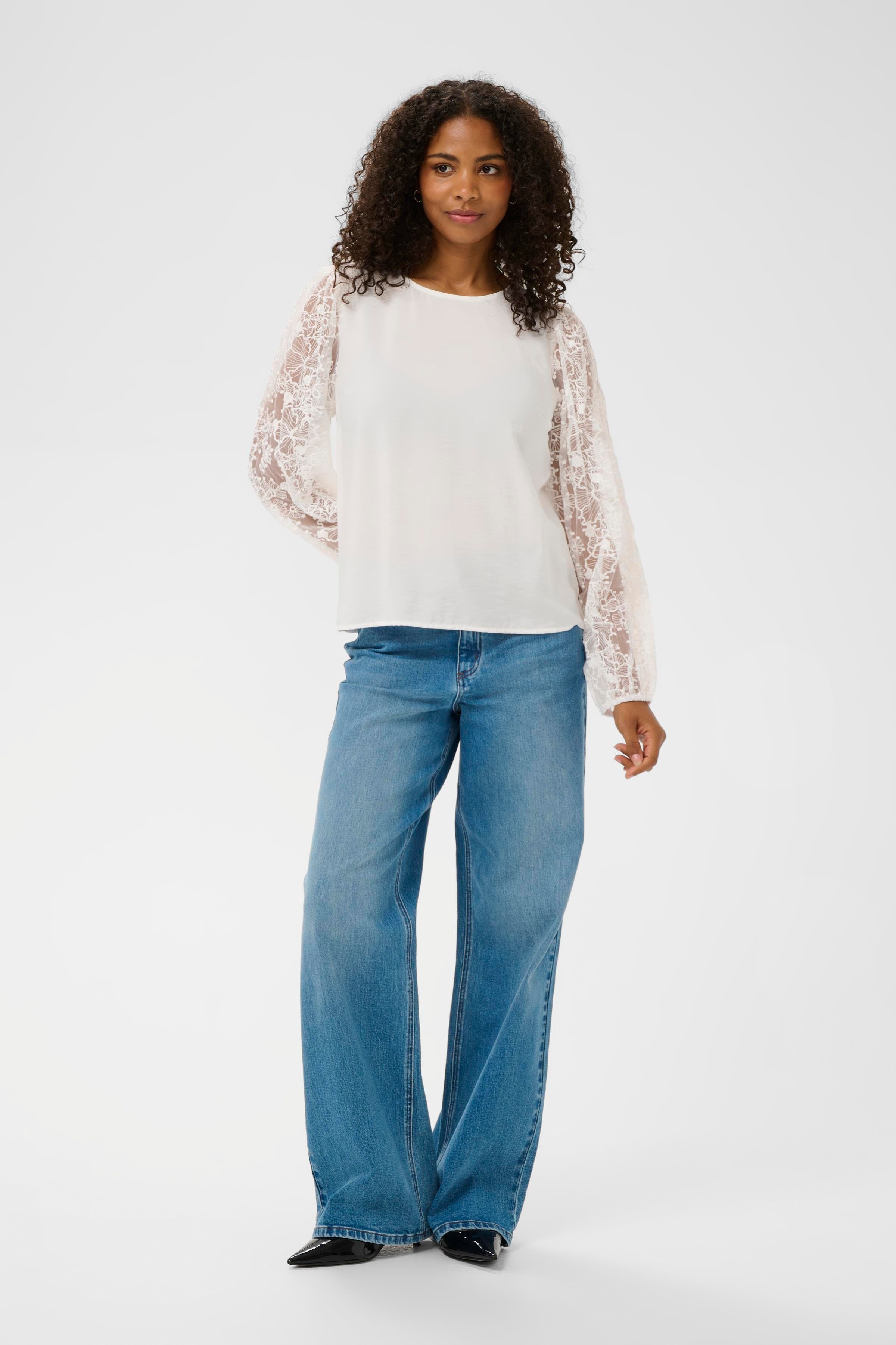KAsandra Blouse LOOKBOOK FRONT 10511192-110602
