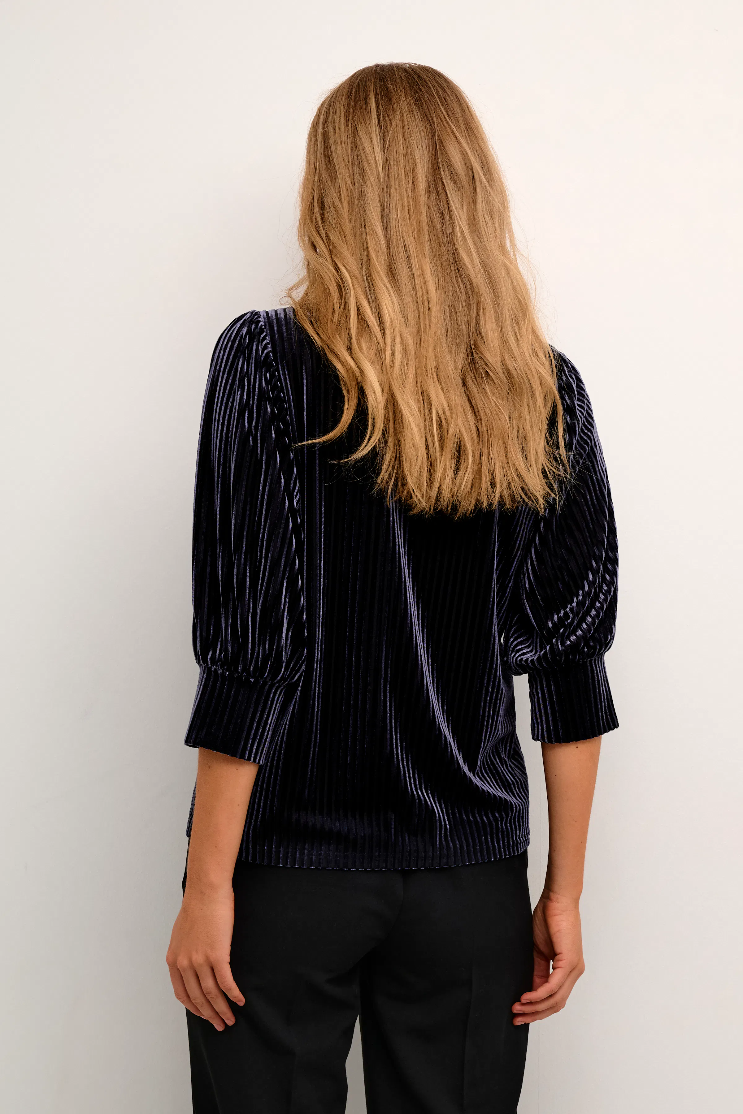 KAcaca Velourbluse LOOKBOOK BACK 10503887-194020