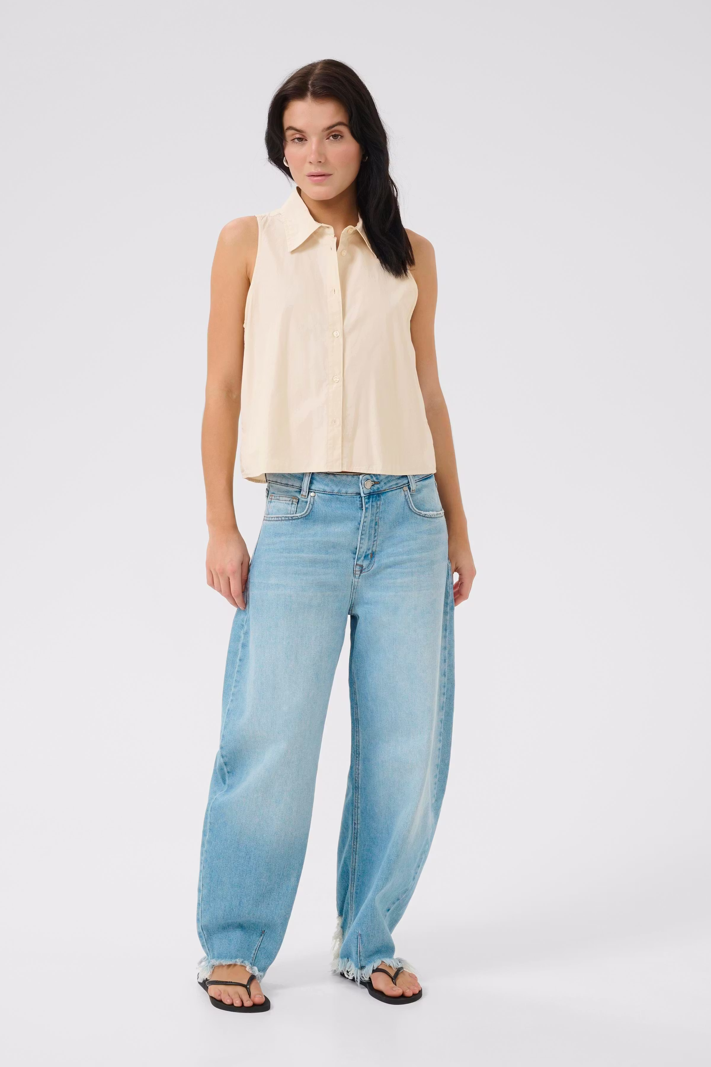 LucyMW Loose Barrel Jeans LOOKBOOK FRONT 10705259-100045