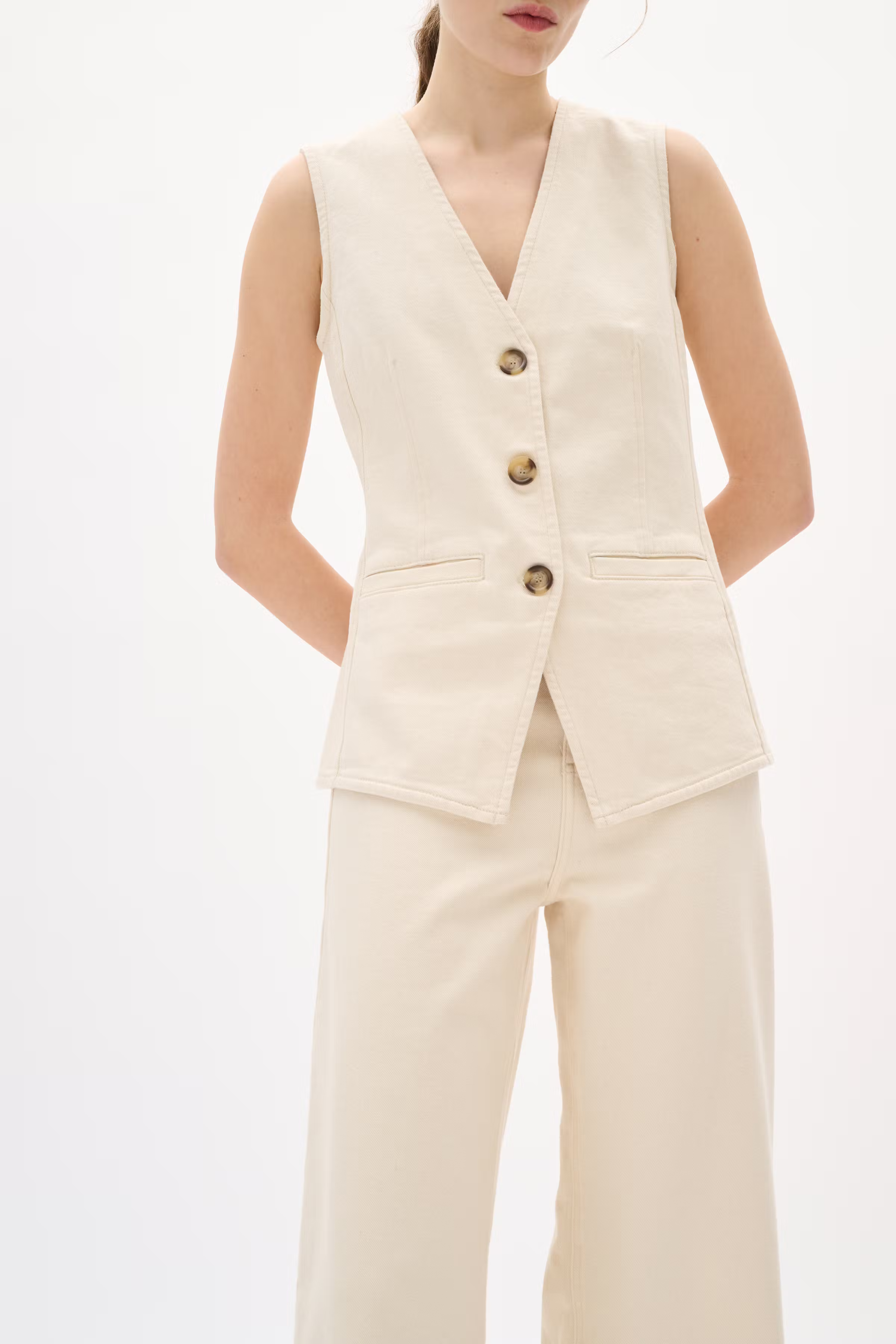 BaccaIW Denim Waistcoat LOOKBOOK DETAIL 30110529-300597