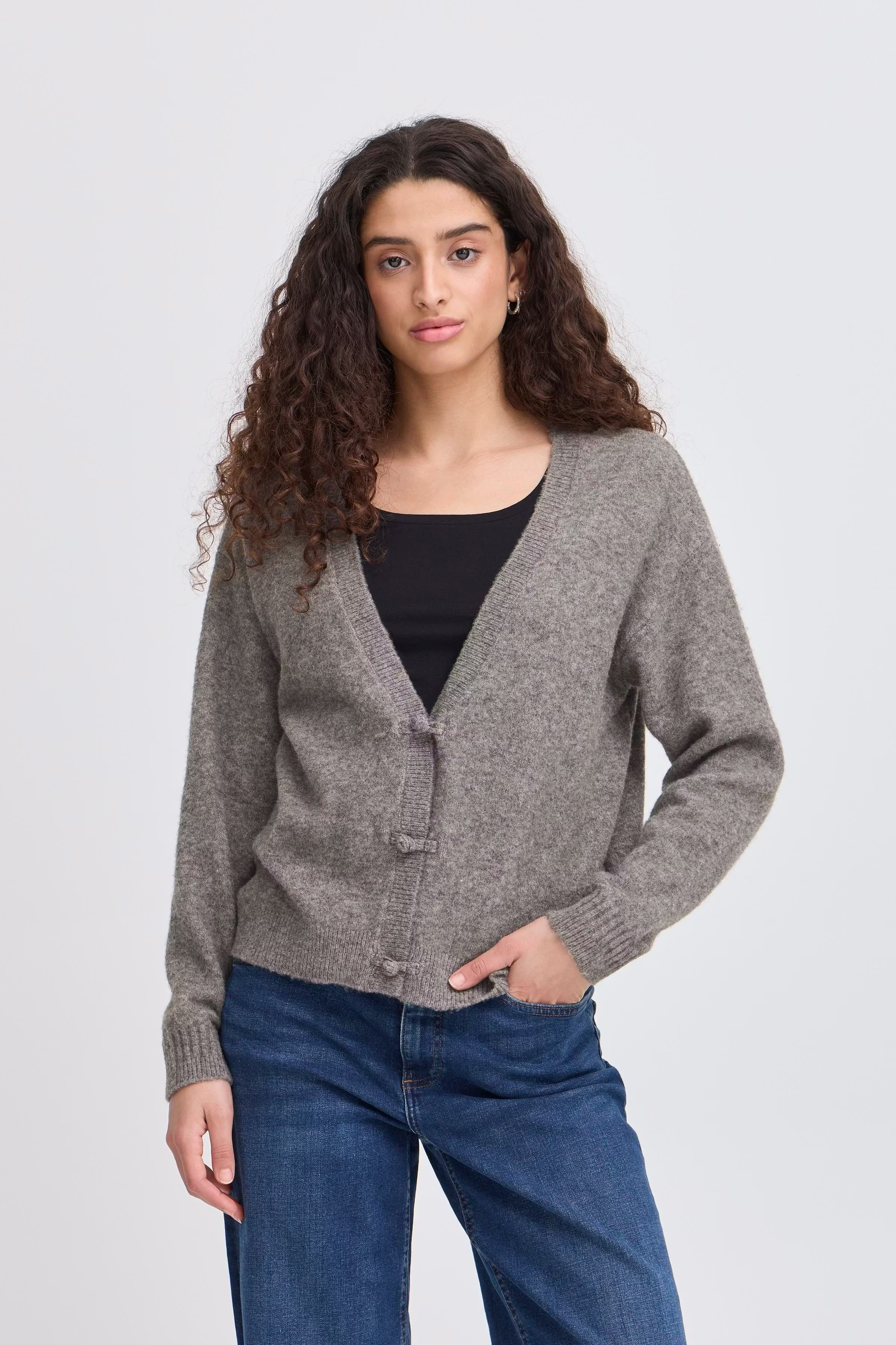 IHDASILA Cardigan LOOKBOOK FRONT 20124215-200319