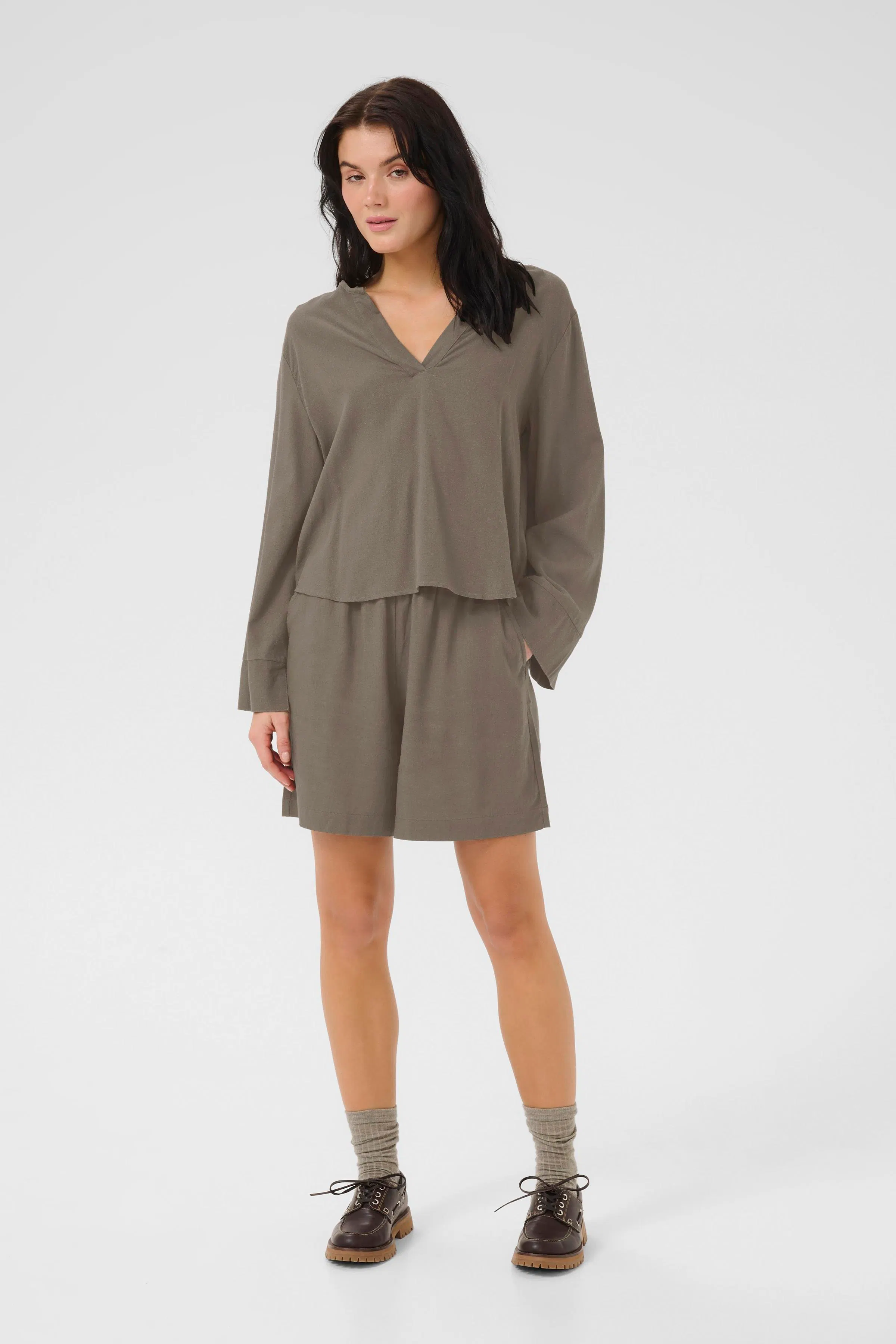 DiasMW Linen Shorts LOOKBOOK FRONT 10704702-181112