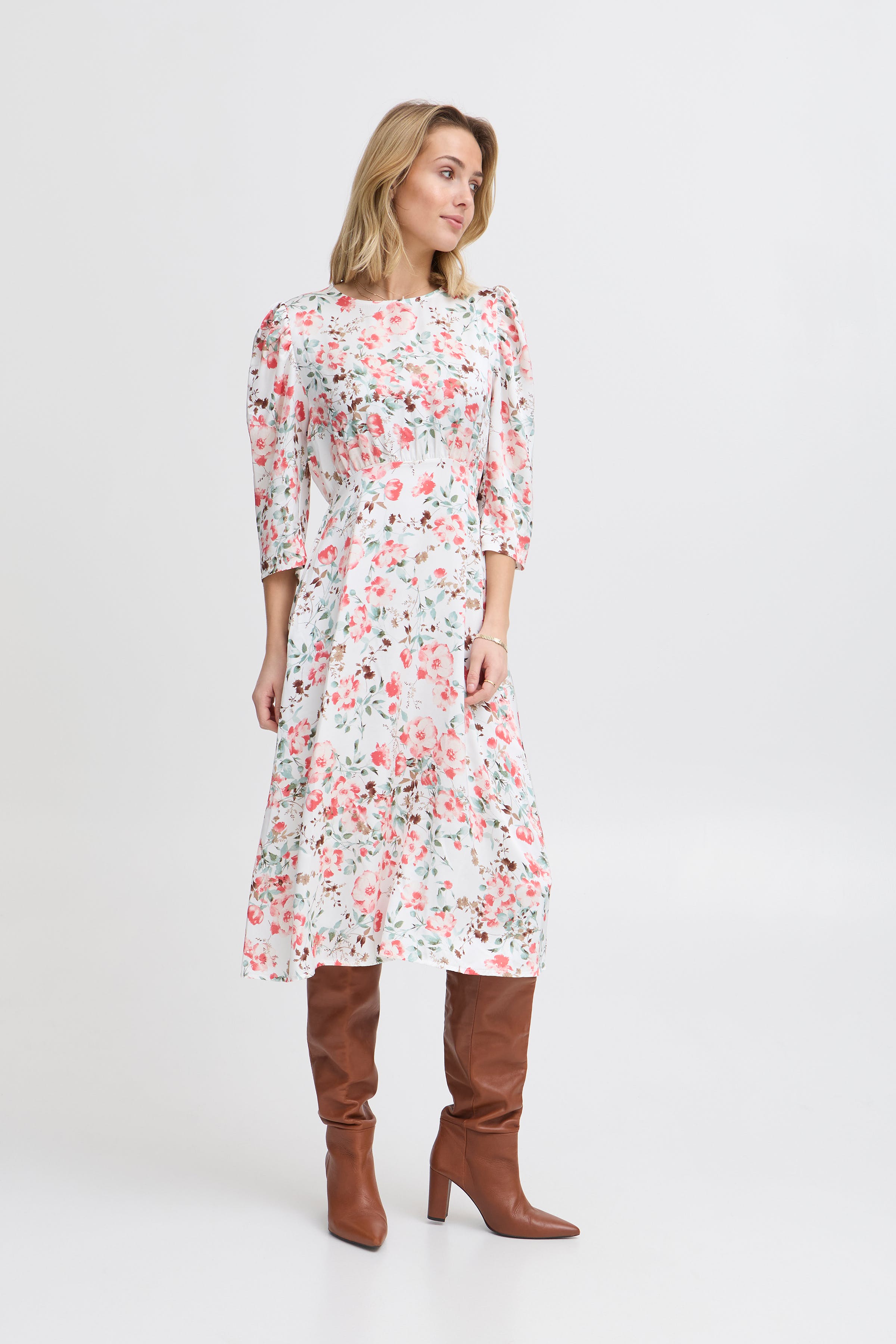 SBLEE Kjole LOOKBOOK FRONT 22100894-181762