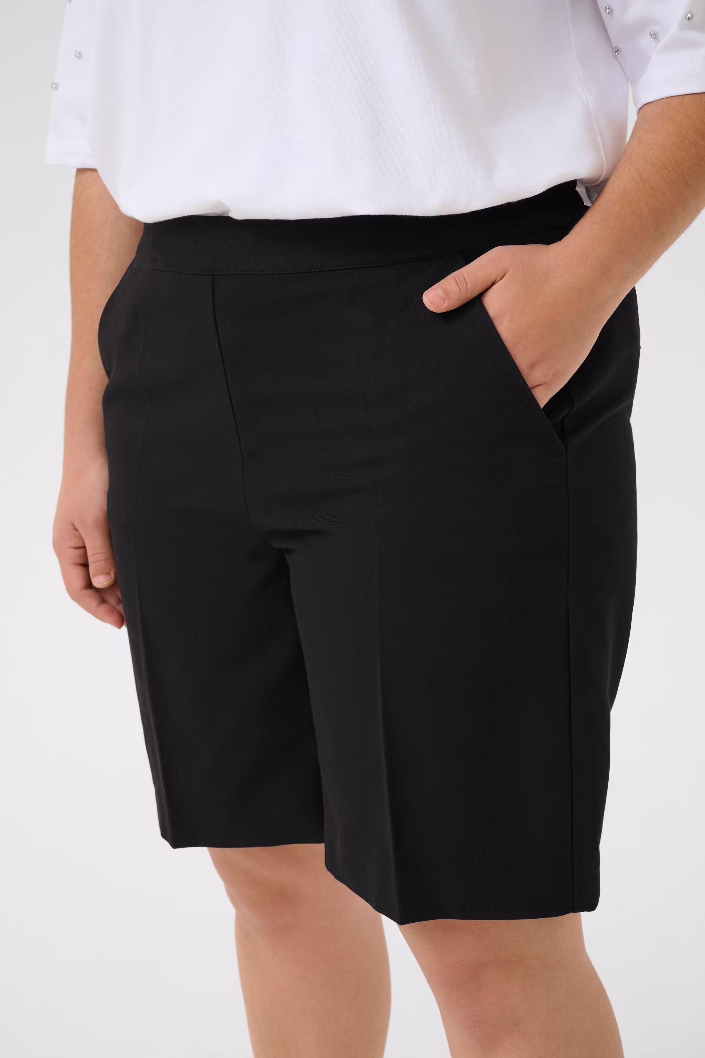 KCsakira Shorts LOOKBOOK DETAIL 10582348-100121