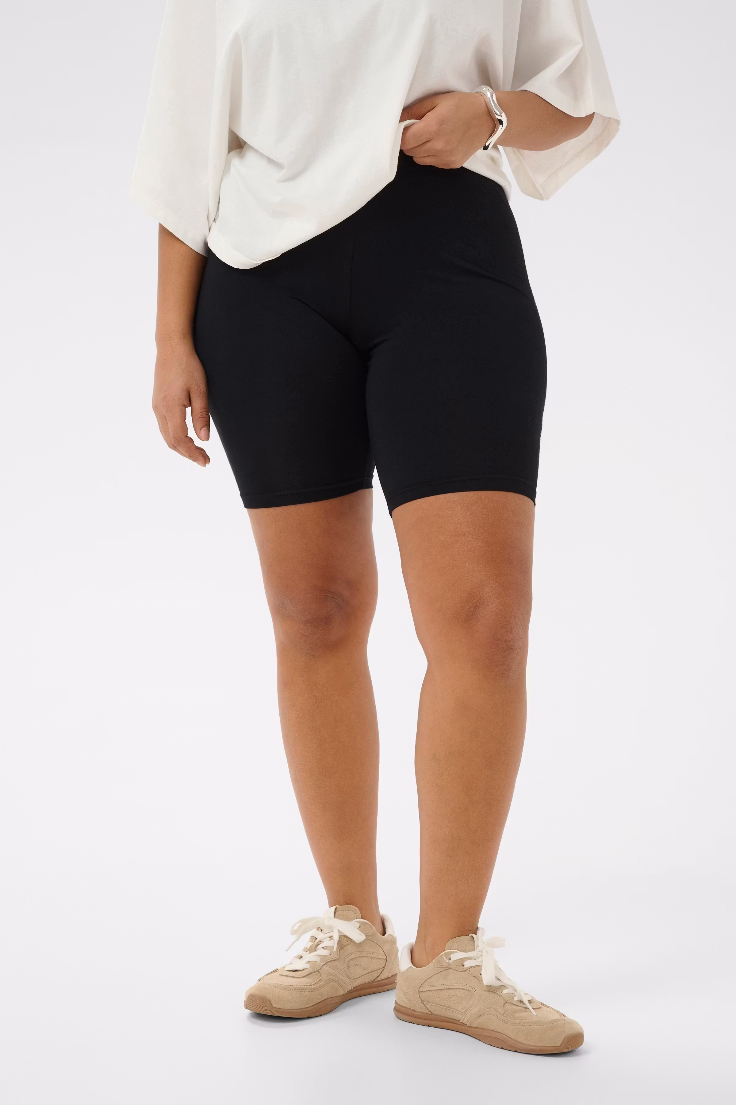 KCjena Shorts LOOKBOOK FRONT 10582093-100121