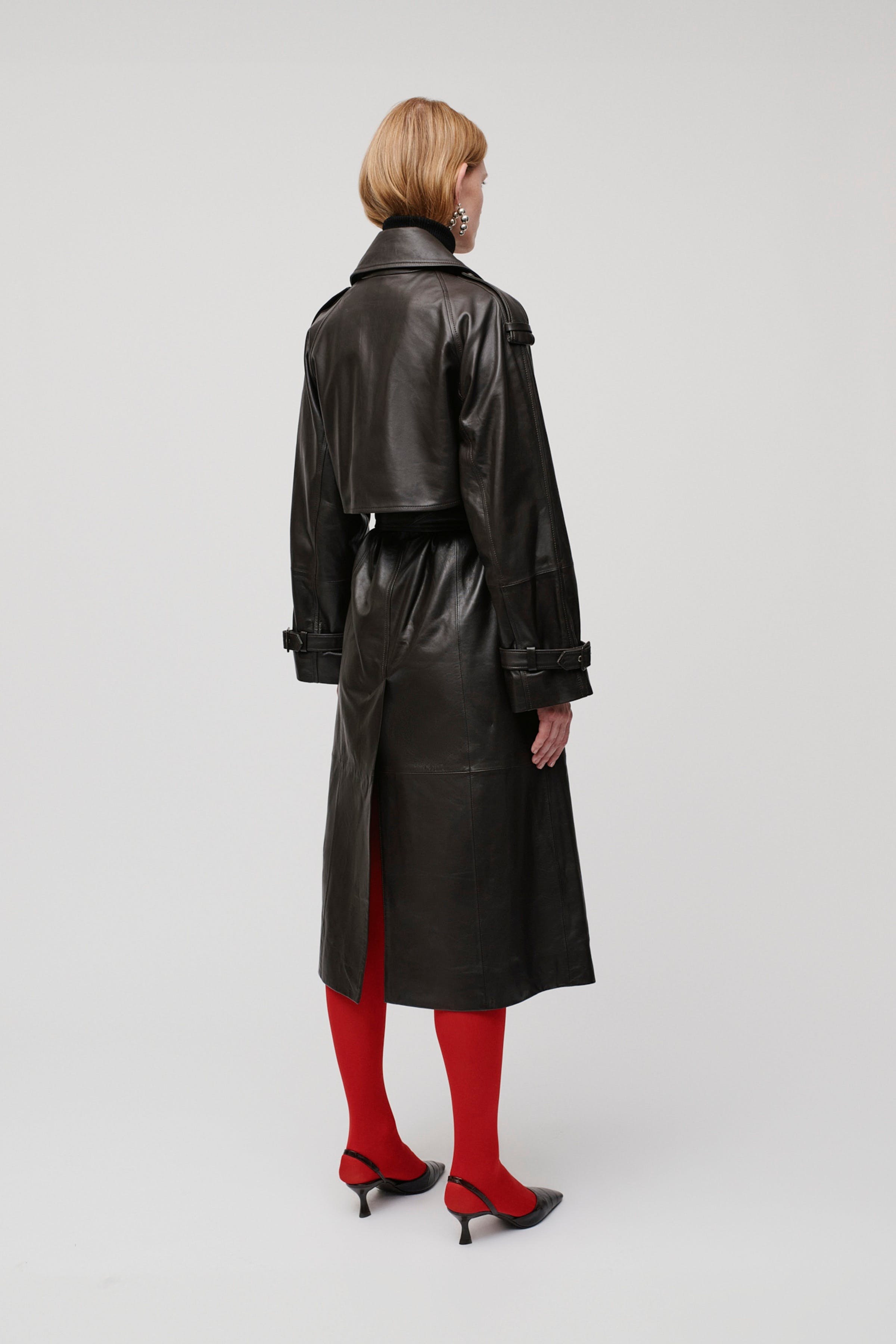 LINDA MANTEL LOOKBOOK FRONT 30600685-BR289