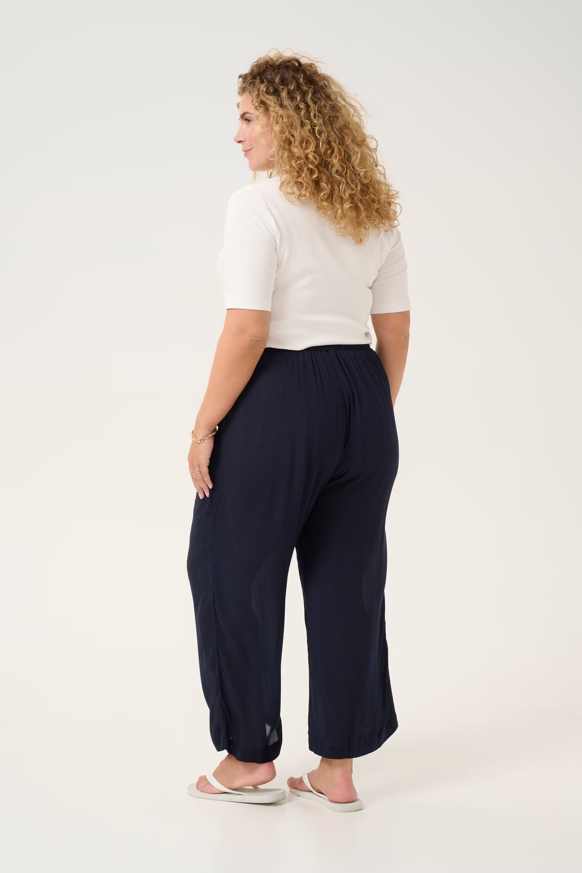KCdacina Hose LOOKBOOK BACK 10580846-194020