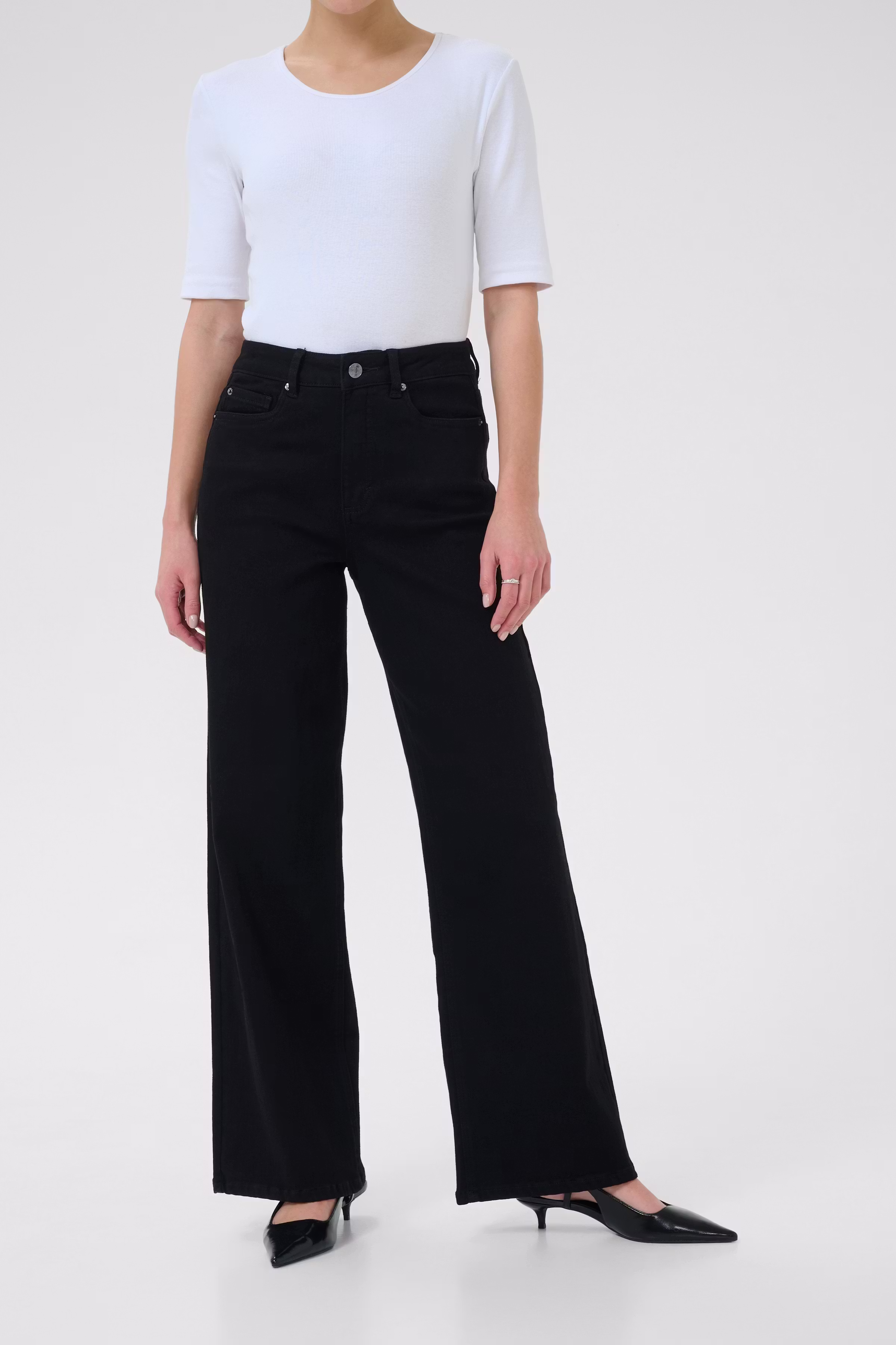 KAmeadow Jeans LOOKBOOK FRONT 10510711-100121