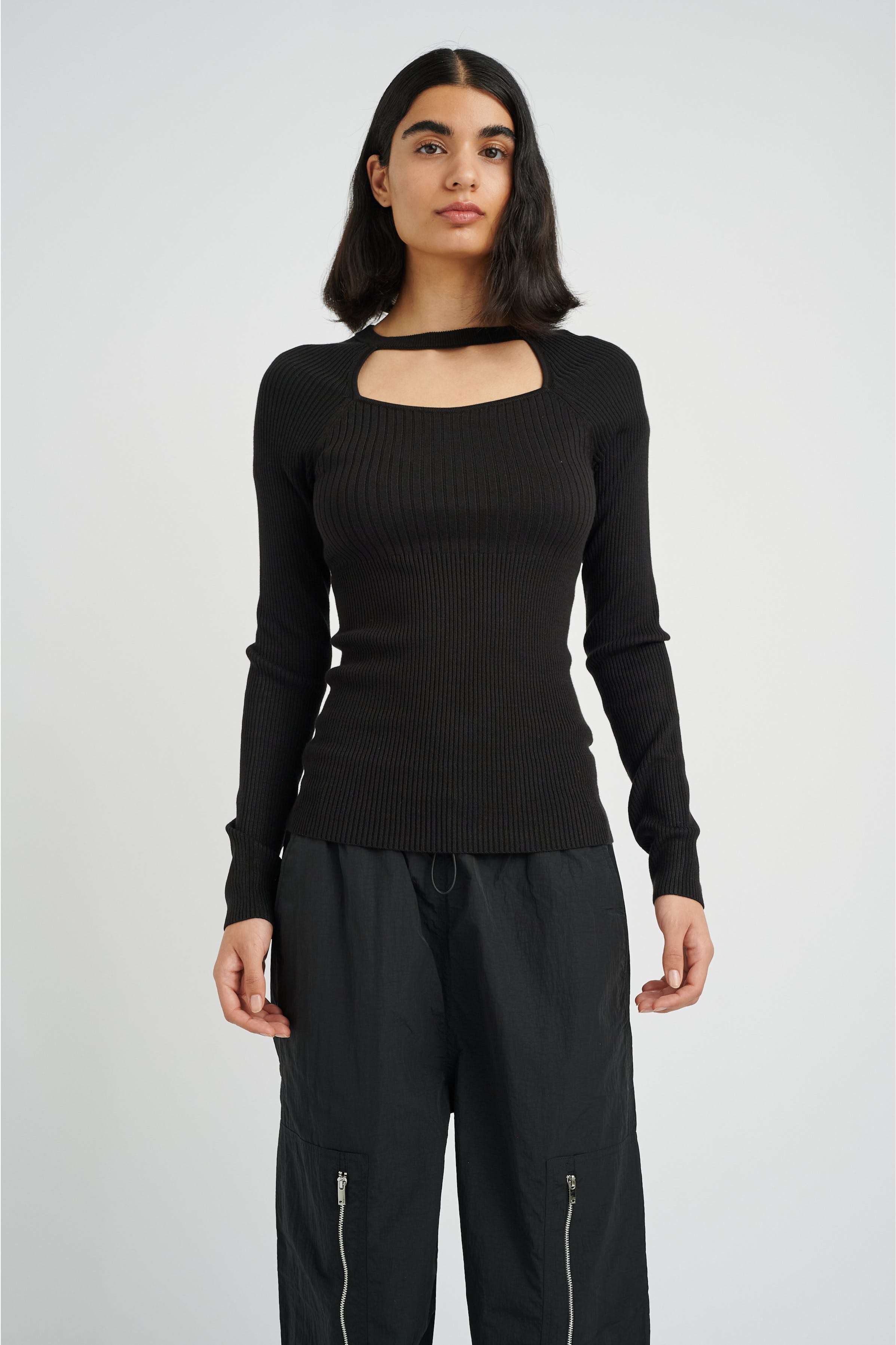 AloraIW Pullover LOOKBOOK FRONT 30108097-194008