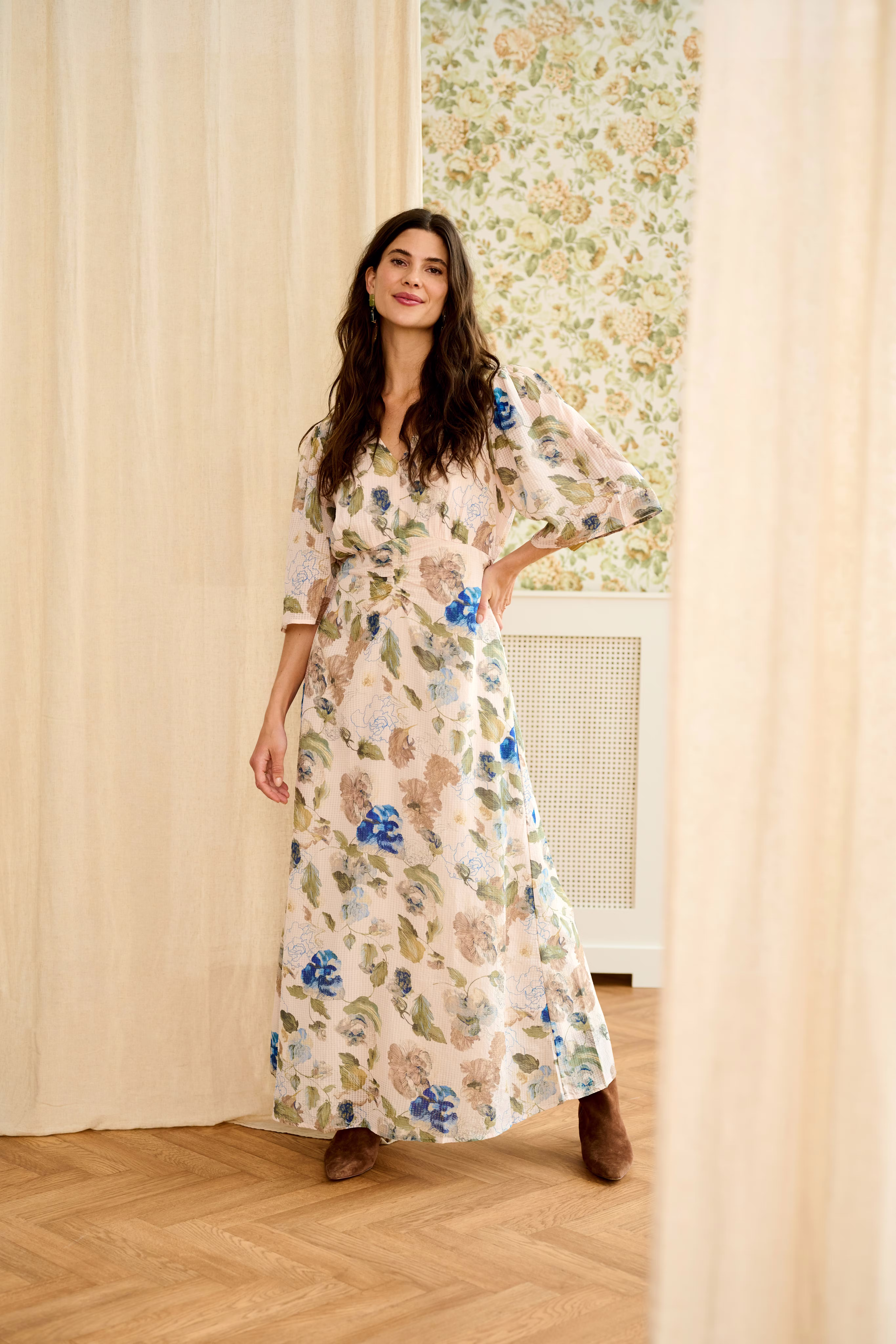 CRHailey Kleid LOCATION NONE 10613427-109511