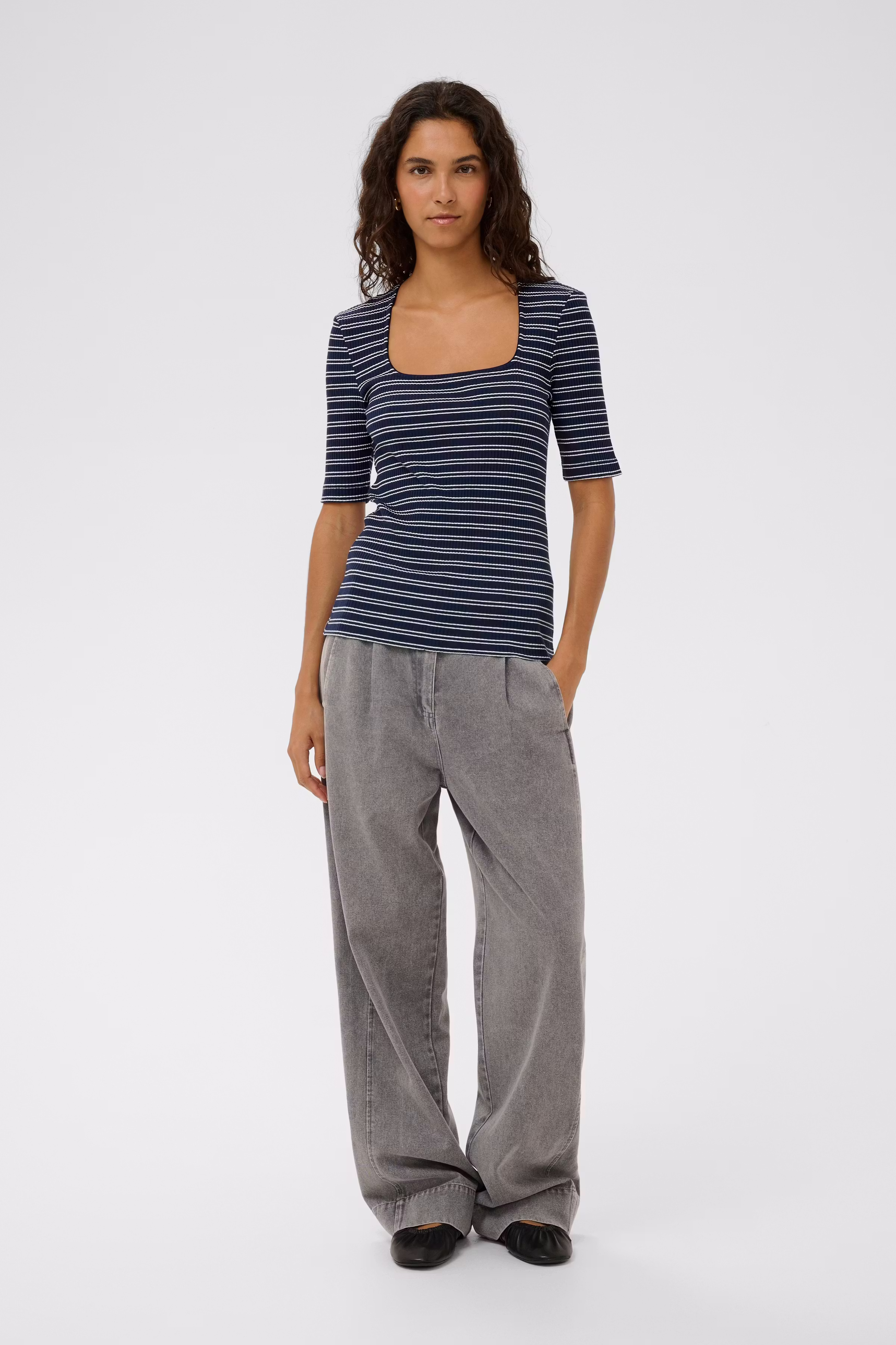 SLSimone T-shirt LOOKBOOK FRONT 30409050-304705