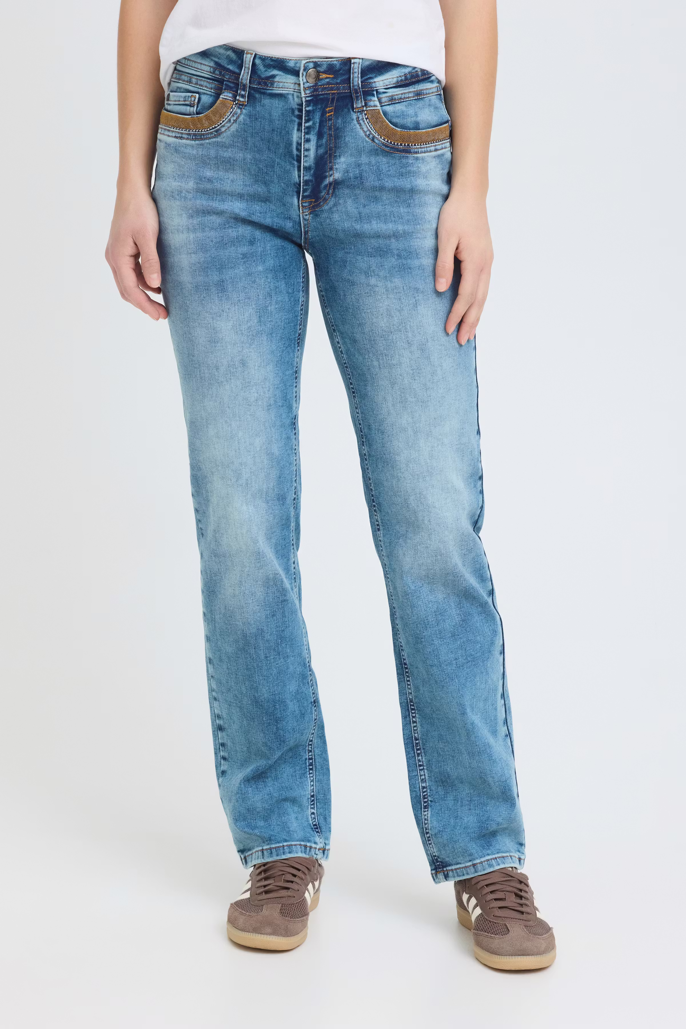 PZELLE HW Jeans Straight Leg LOOKBOOK FRONT 50208008-200005