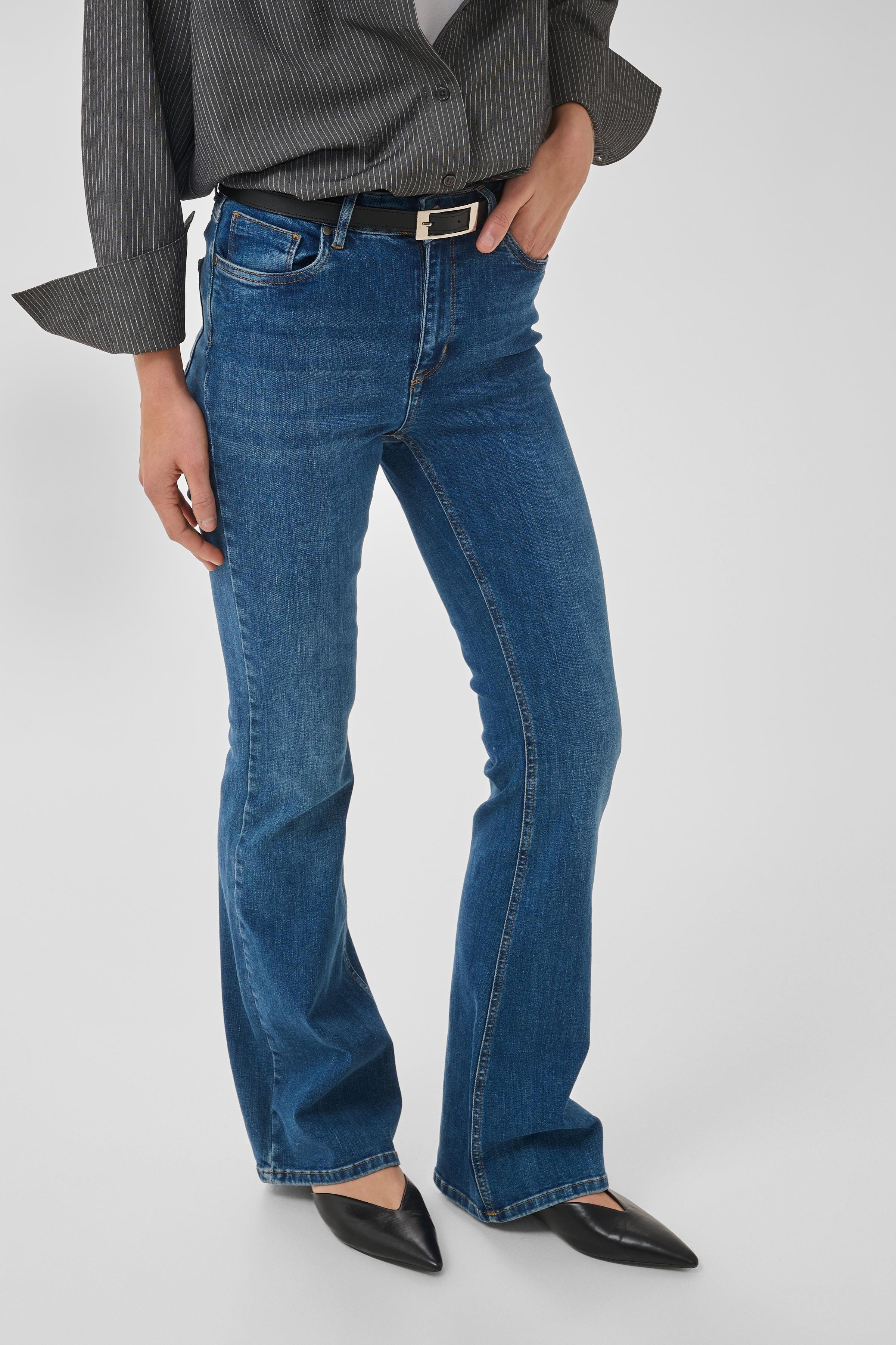 36 THE DEKOTA HIGH BOOTCUT JEANS LOOKBOOK FRONT 10704358-100053