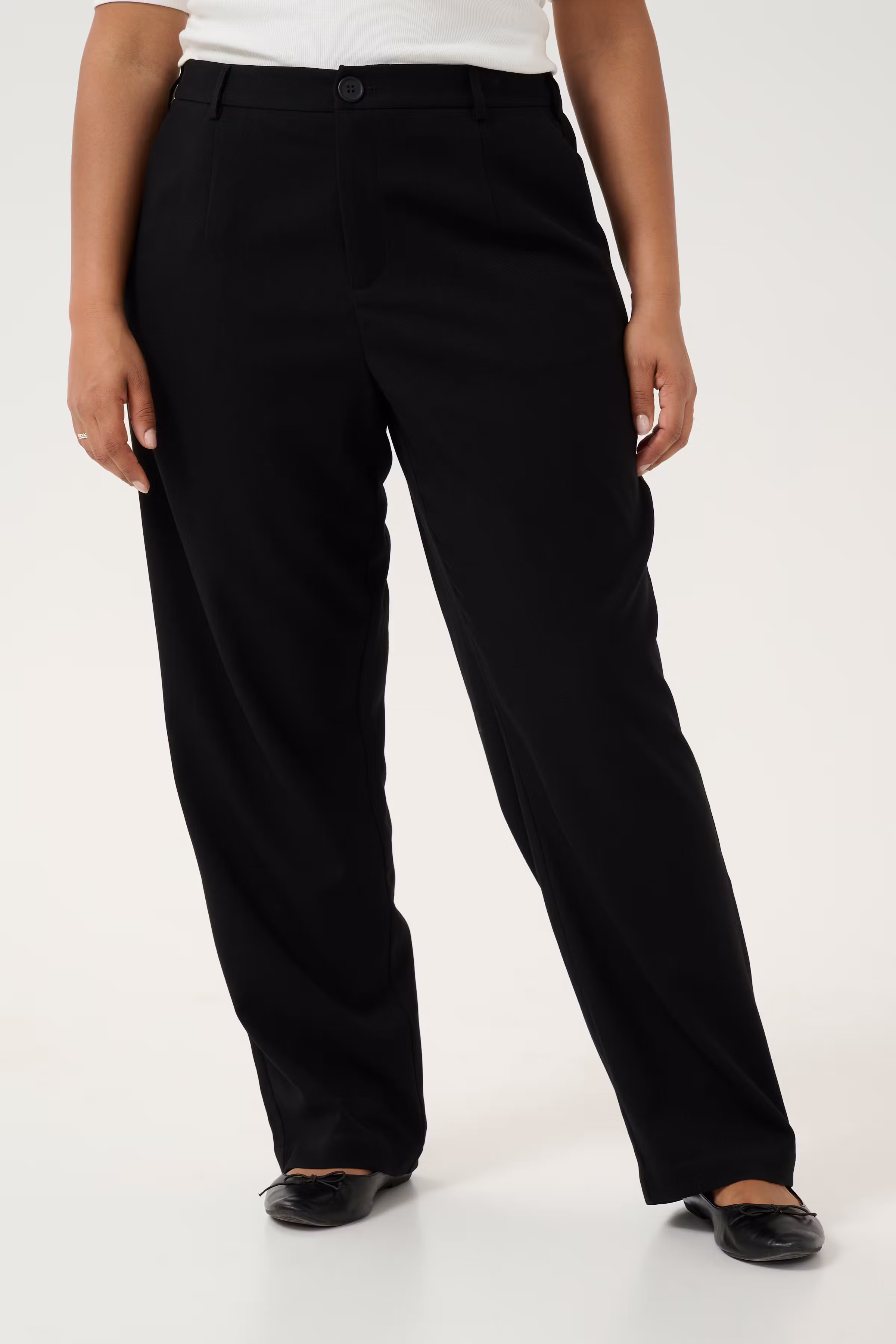 KCmerla Trousers LOOKBOOK FRONT 10582712-100121