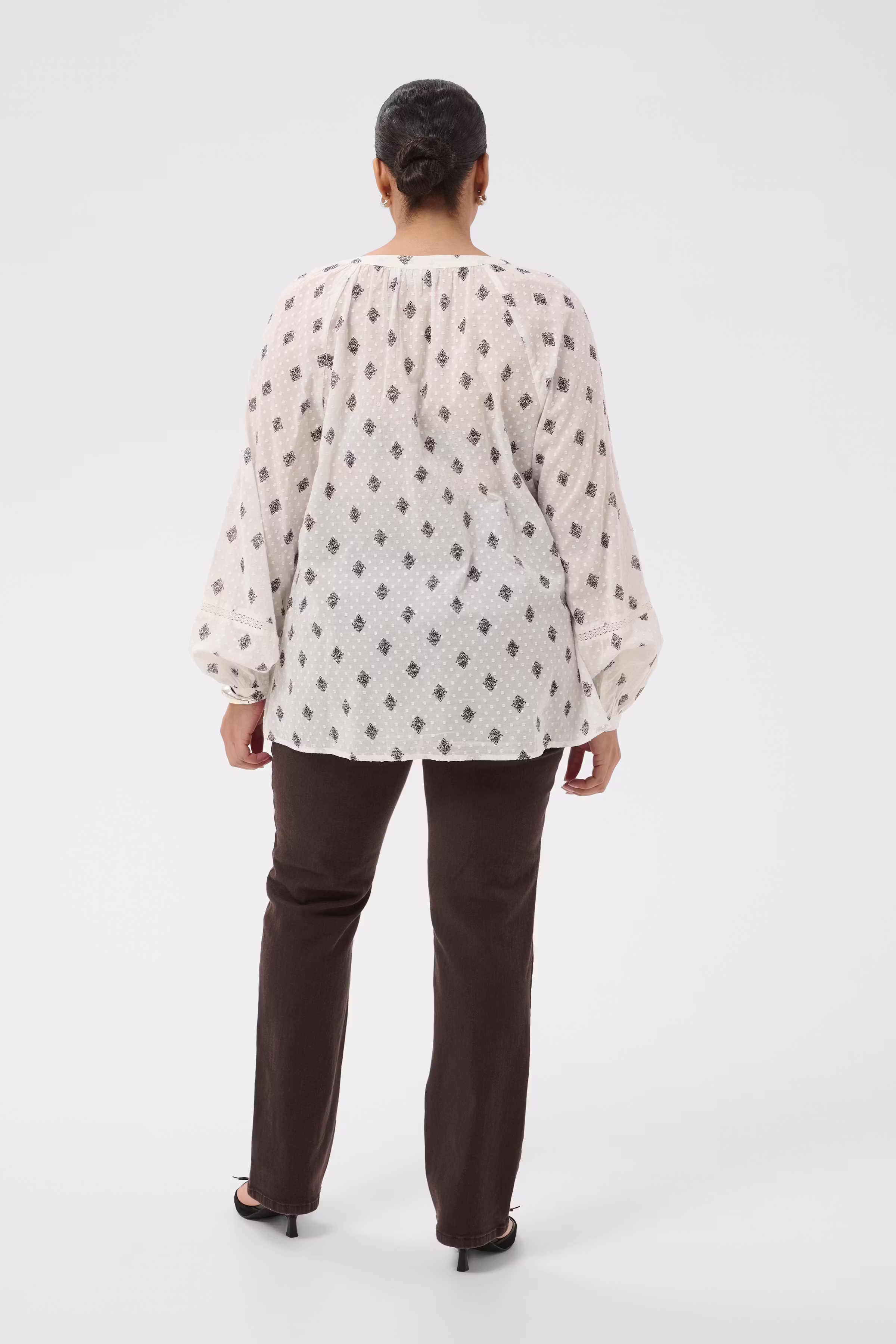 KCwily Shirt LOOKBOOK BACK 10584236-109528