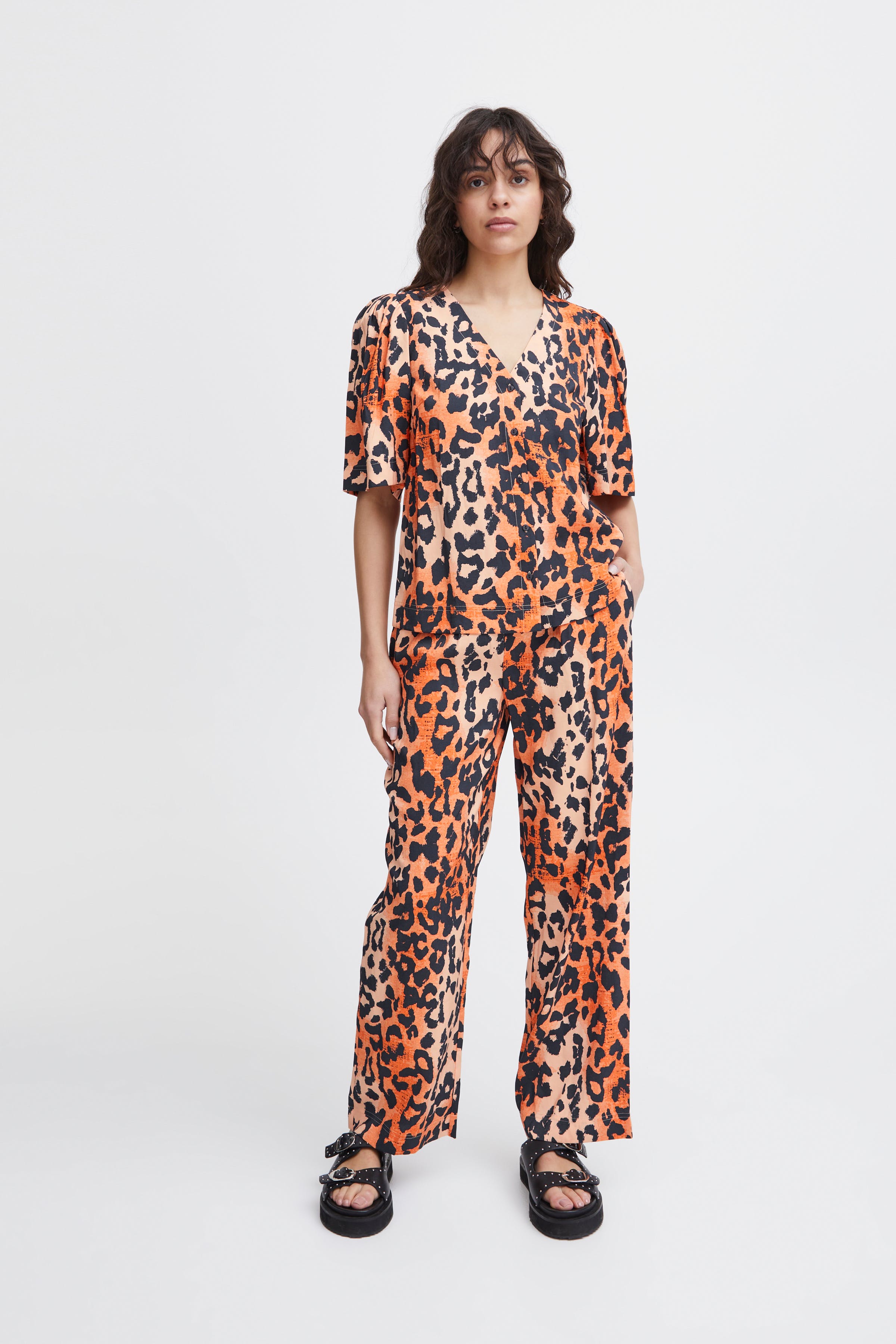 IHRAMYA Hose LOOKBOOK FRONT 20120689-202810