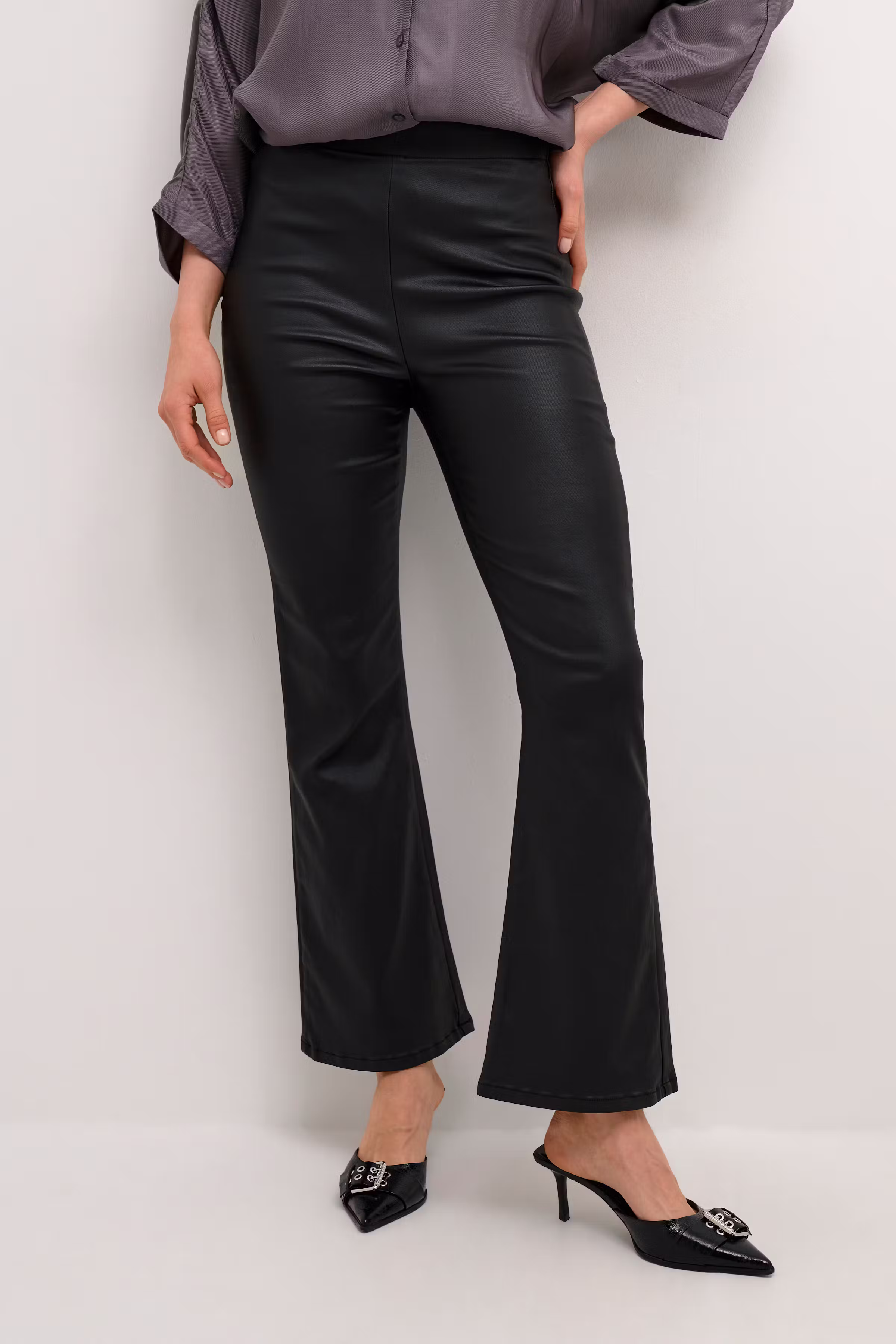 CRTania Trousers LOOKBOOK FRONT 10611329-100120