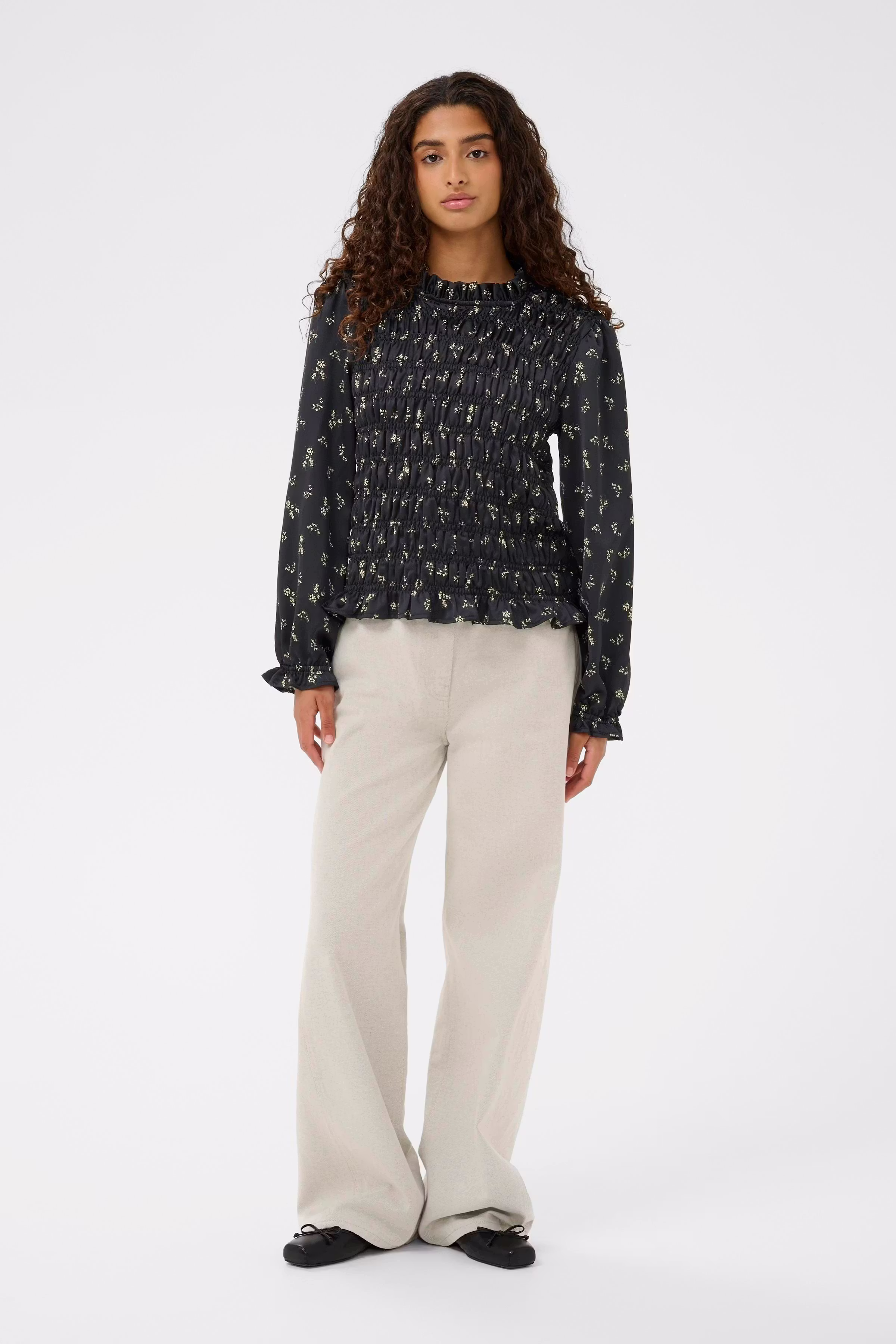 SLAnna Blouse LOOKBOOK FRONT 30408894-304510