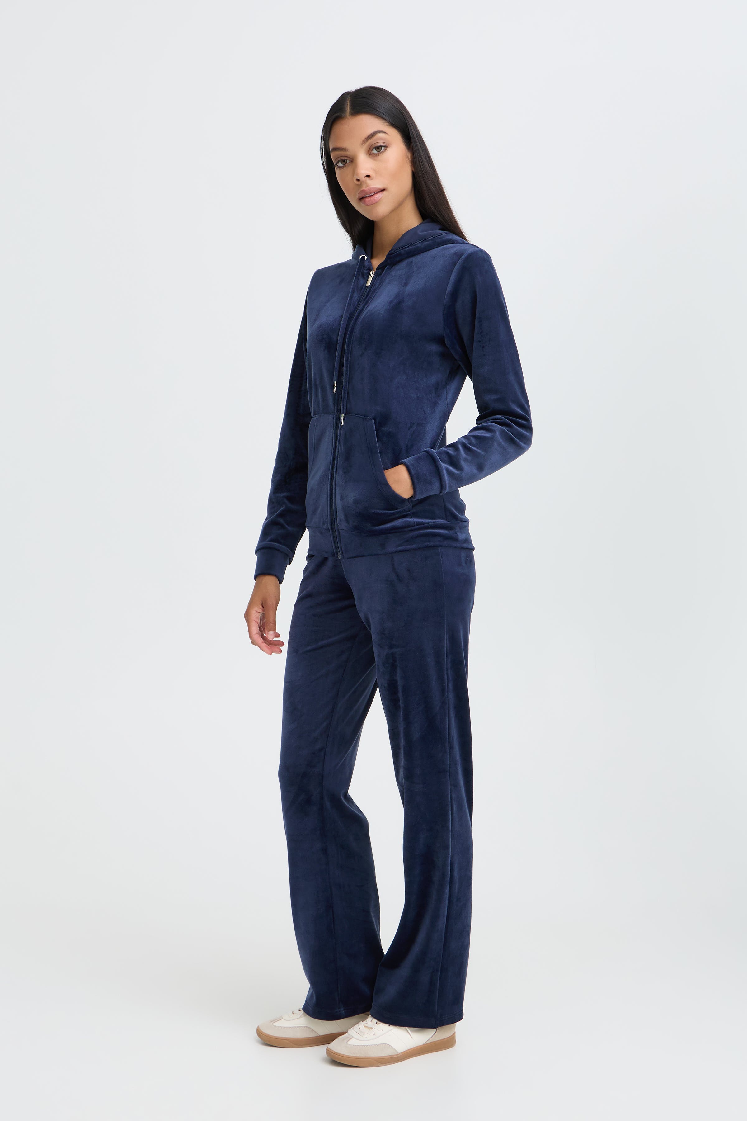 BYSTILLA Veloursett LOOKBOOK FRONT 20816019-194020