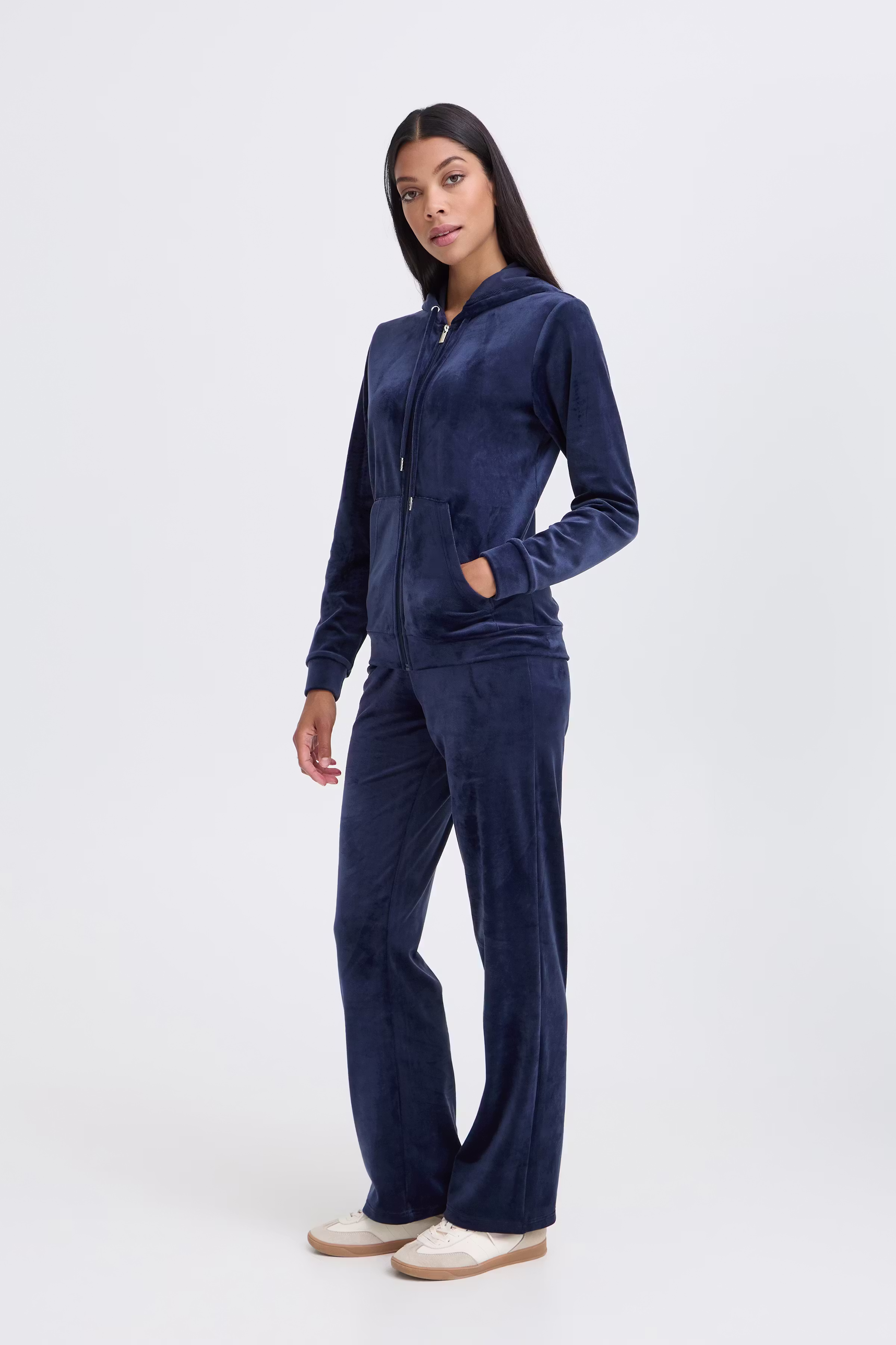 BYSTILLA Veloursett LOOKBOOK FRONT 20816019-194020