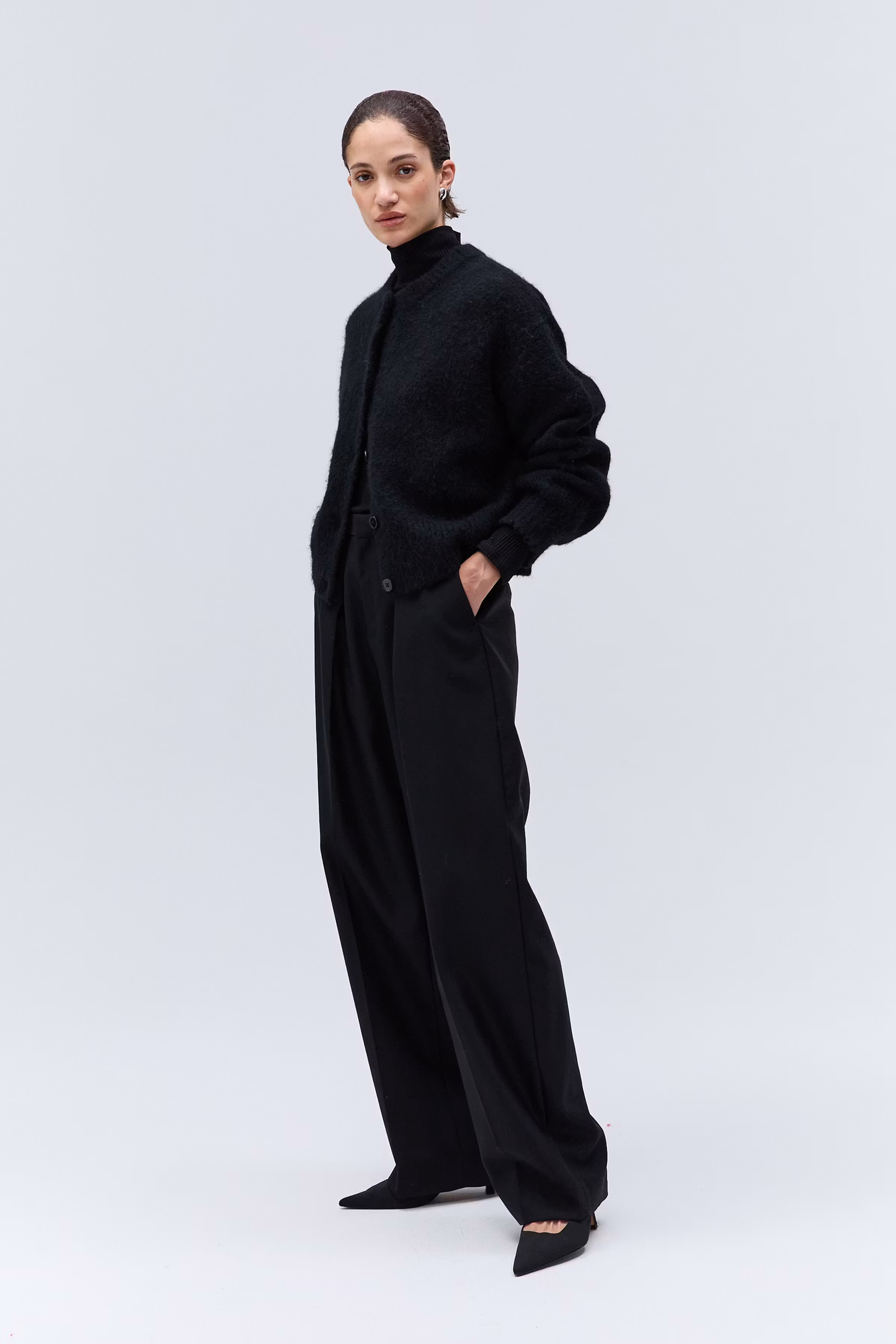 IOFerda Cardigan LOOKBOOK FRONT 30600720-BK999