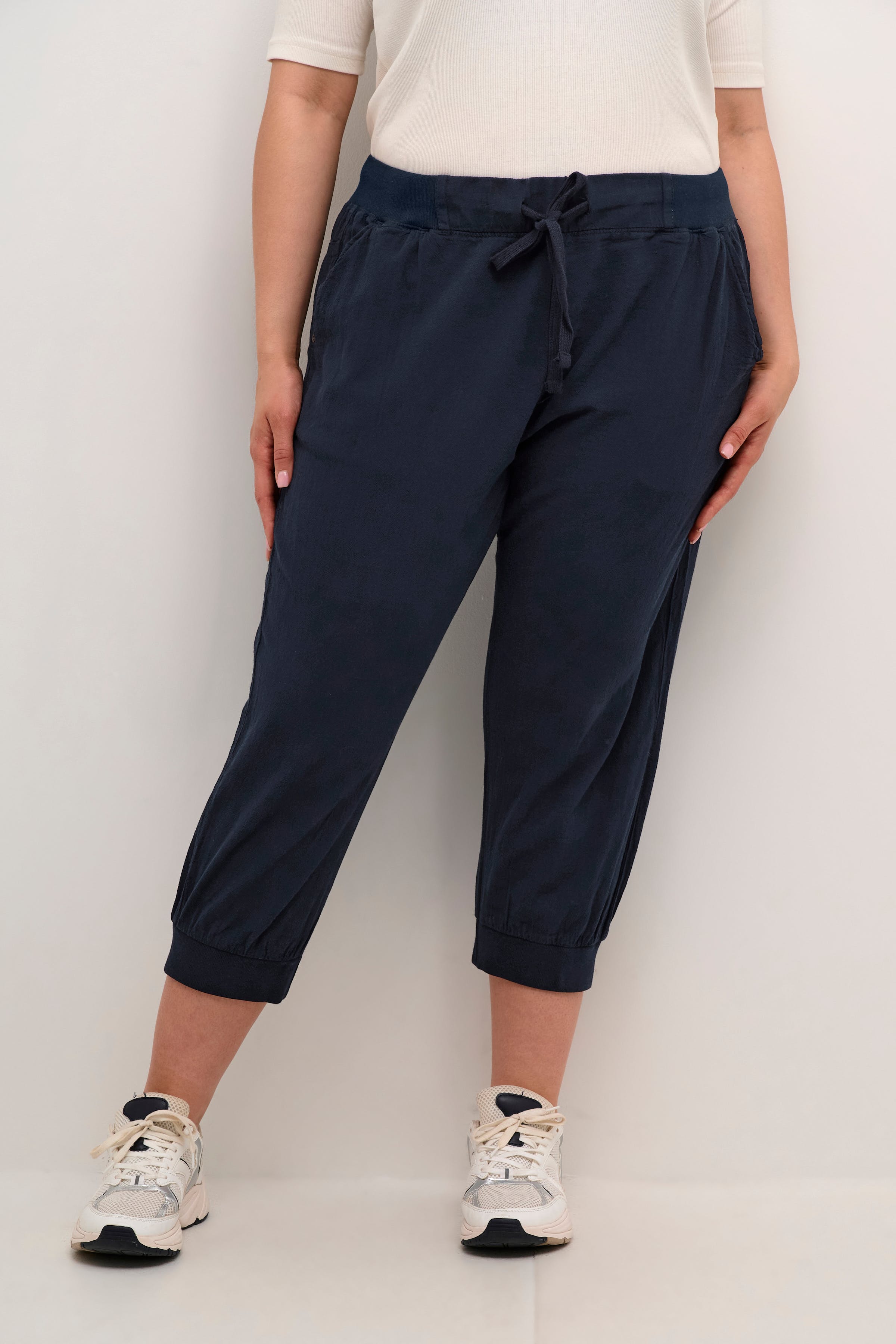 KCnana Capri bukser LOOKBOOK FRONT 10580057-194020