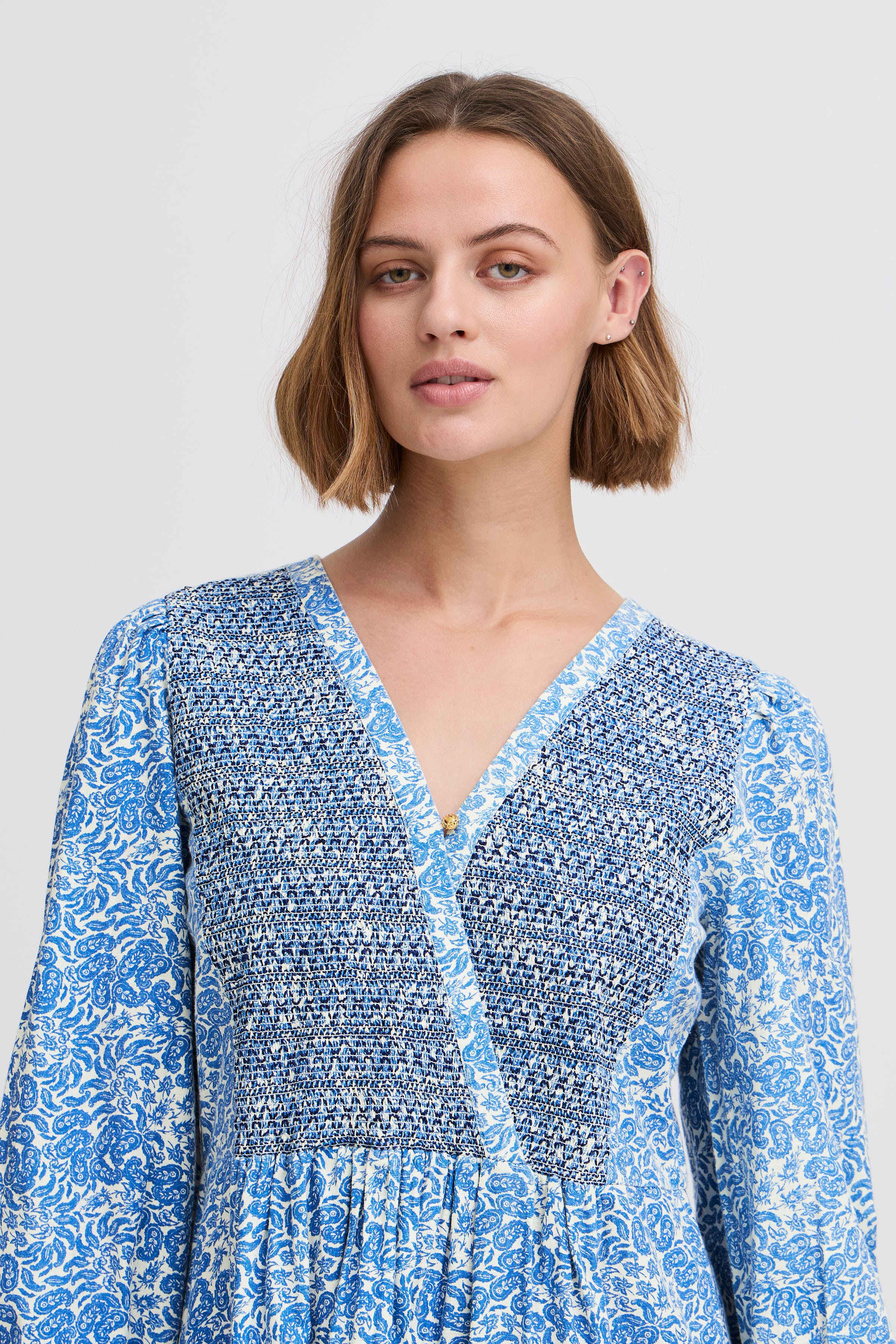 IRNOIE Klänning LOOKBOOK DETAIL 20122304-194056