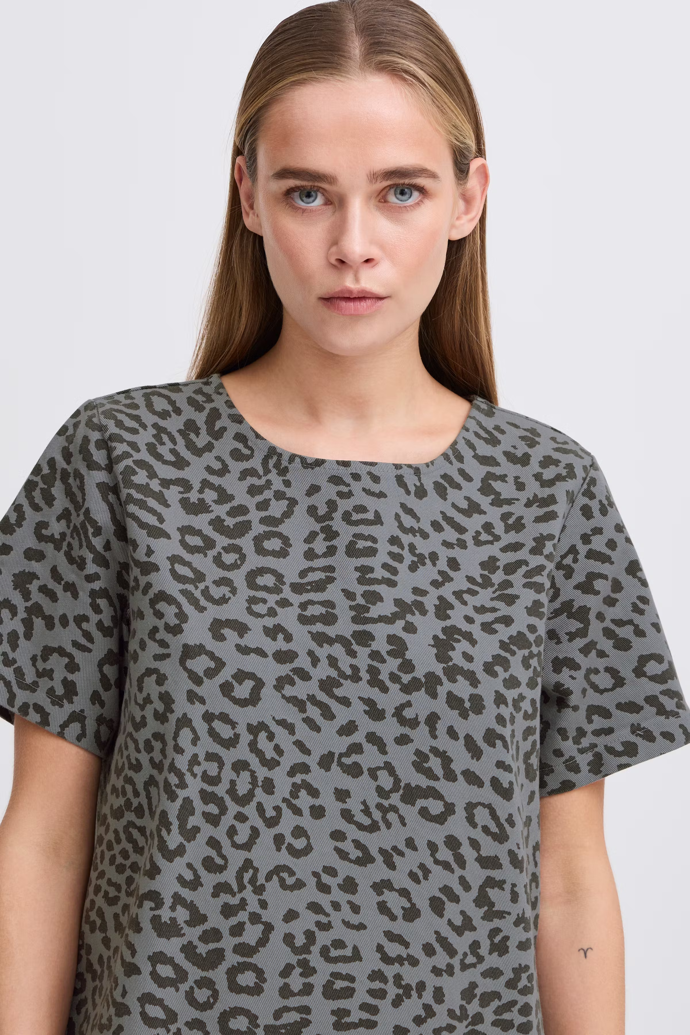 IXJILLA Kleid LOOKBOOK DETAIL 20123640-205225