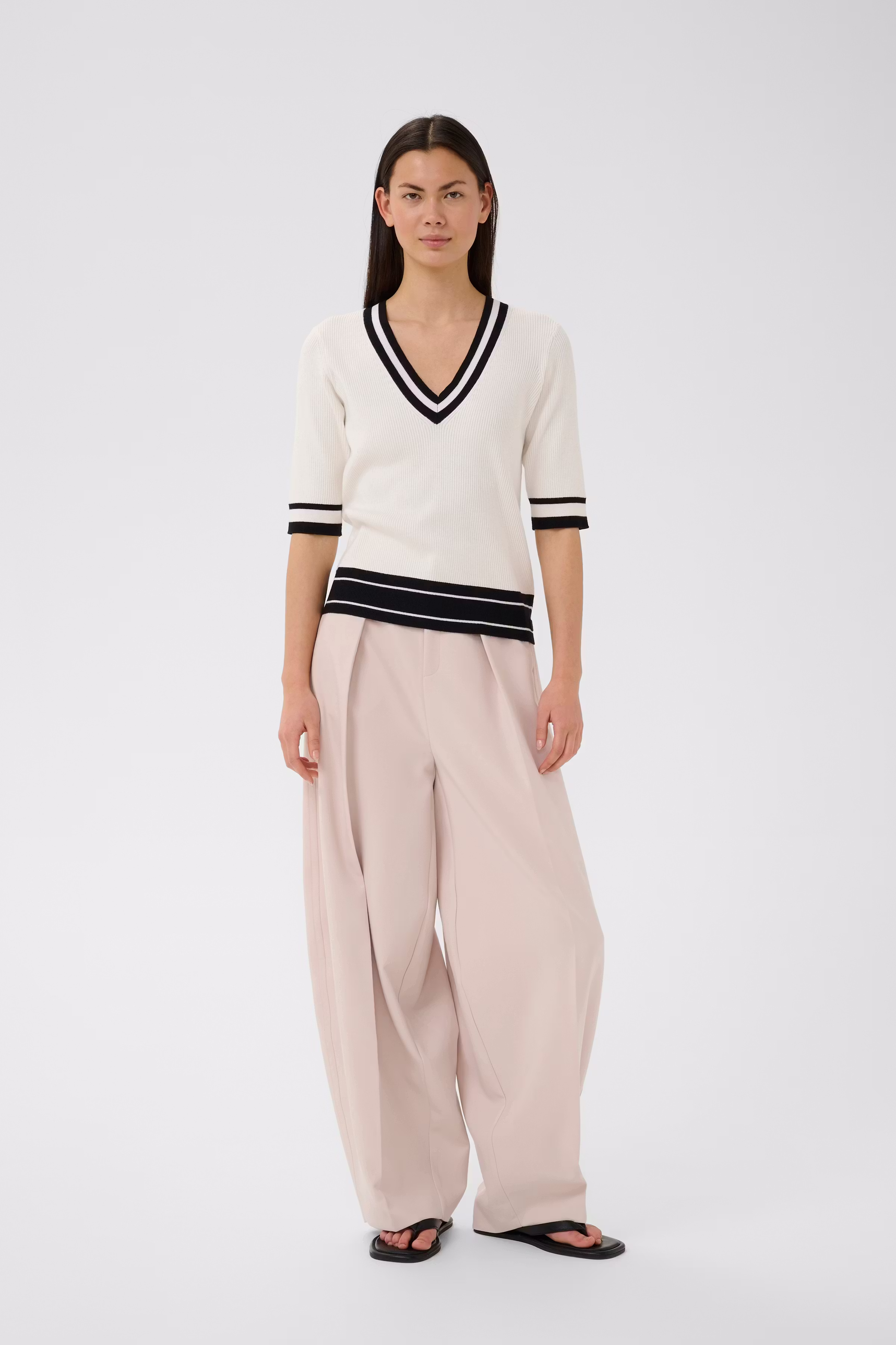 LeenahIW V-Neck Pullover LOOKBOOK FRONT 30110675-900009166