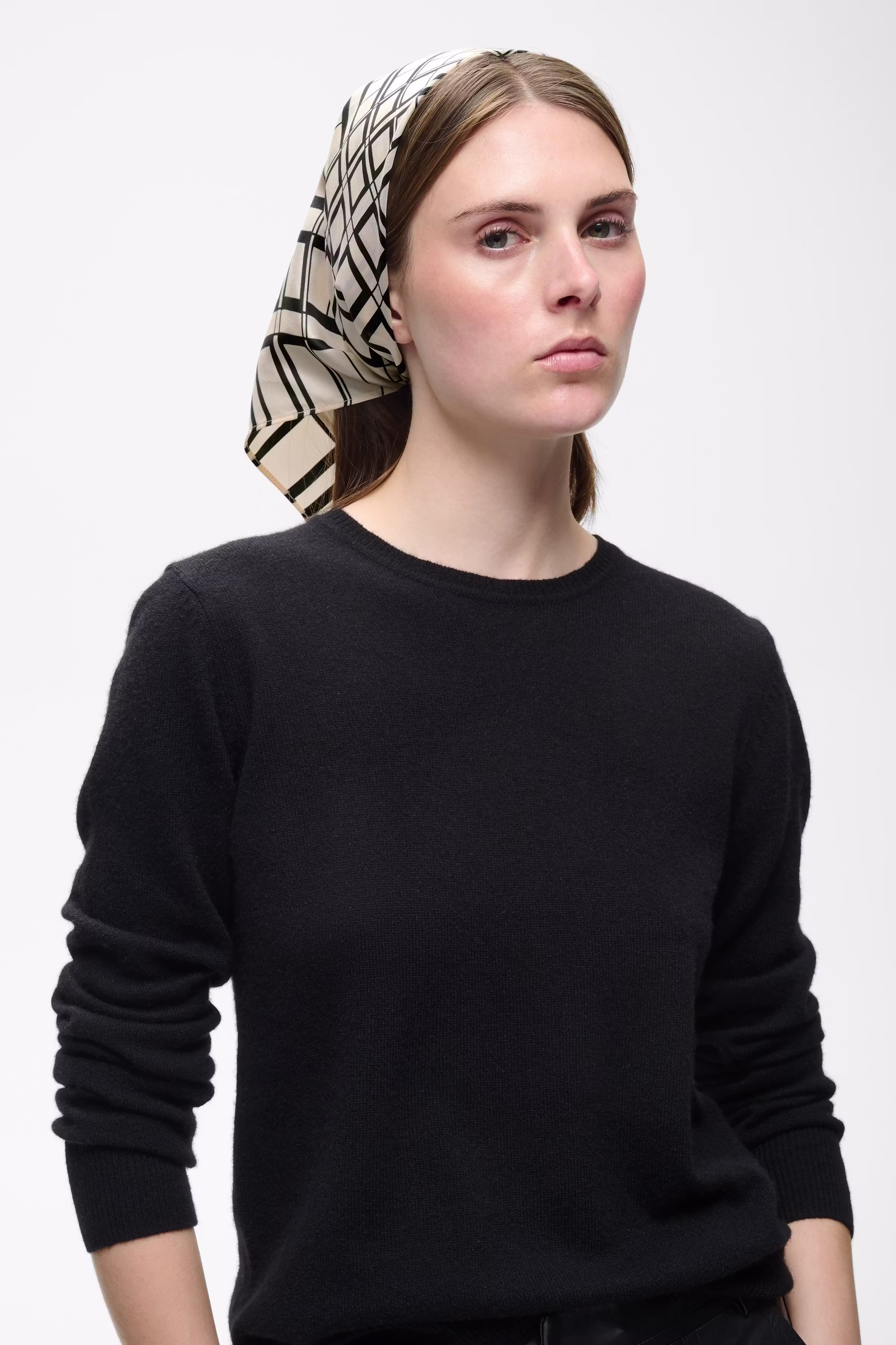 RafiqIW Skjerf LOOKBOOK FRONT 30107632-900014475
